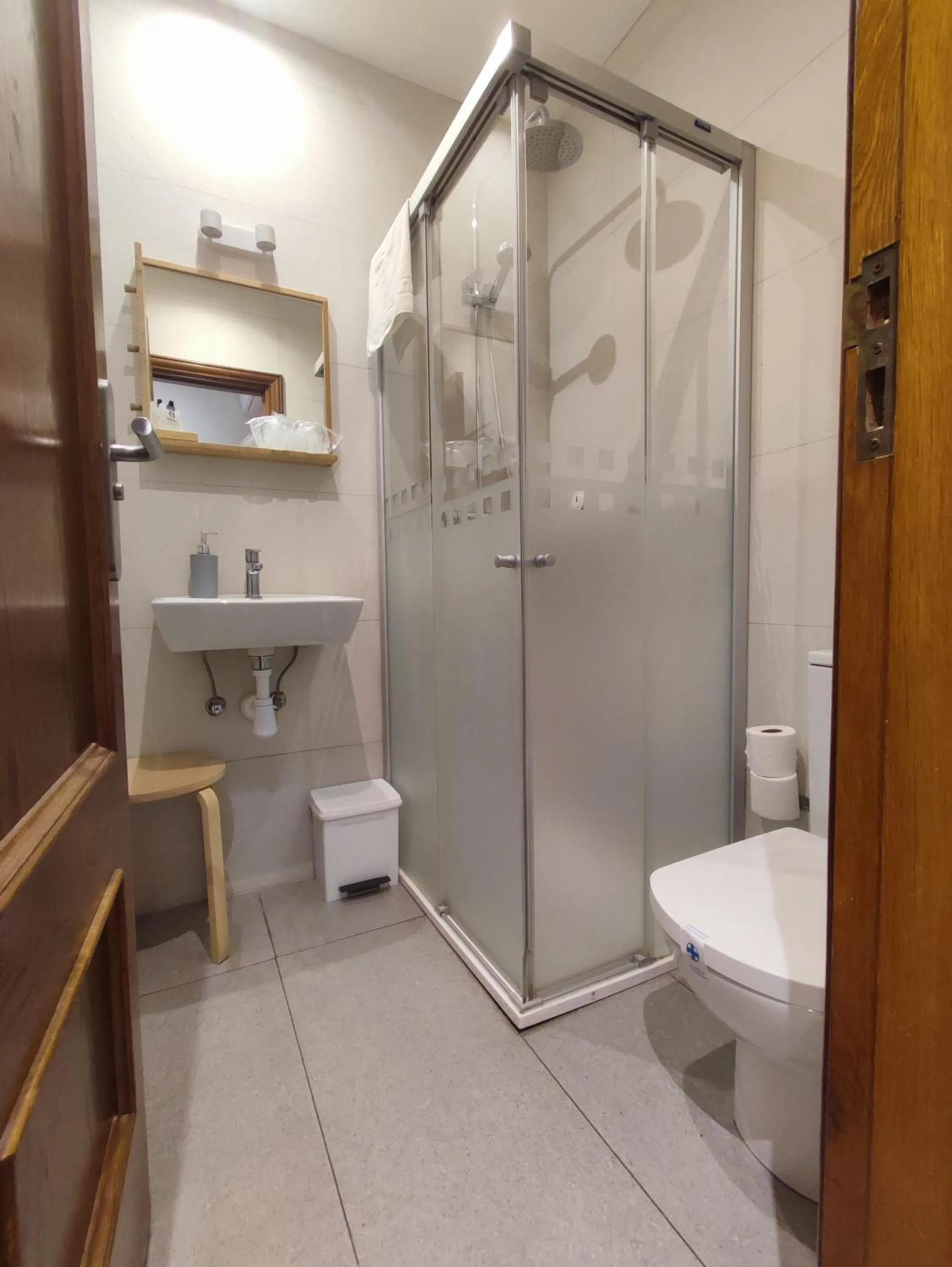 Shower in Pensión Urkia