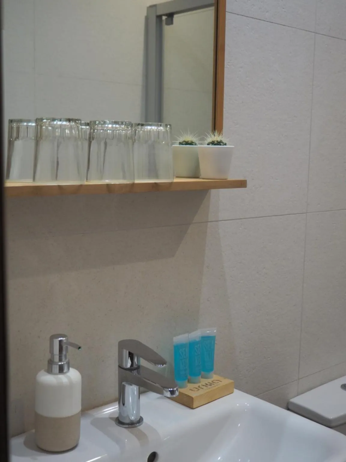 Bathroom in Pensión Urkia