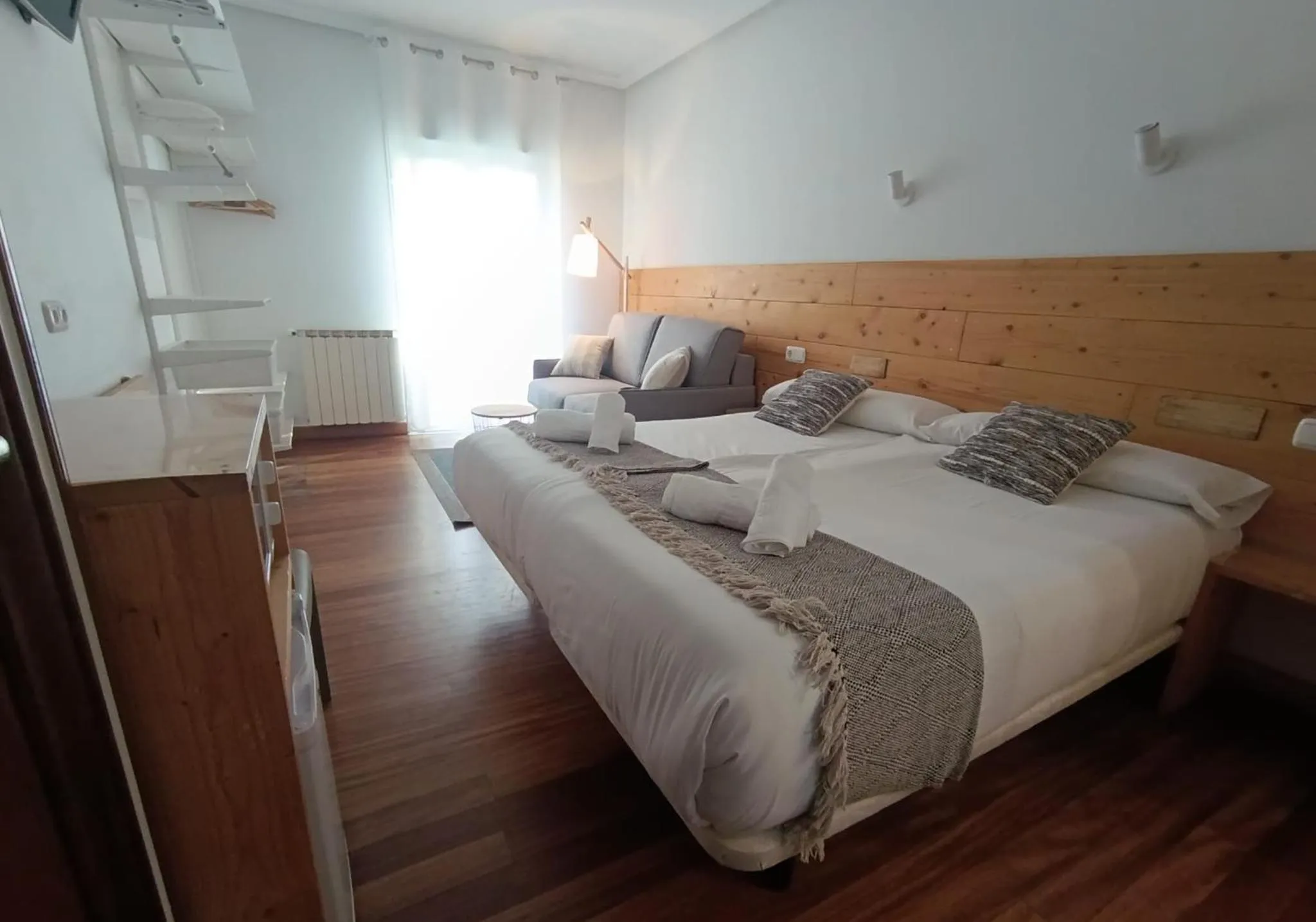 Photo of the whole room, Bed in Pensión Urkia