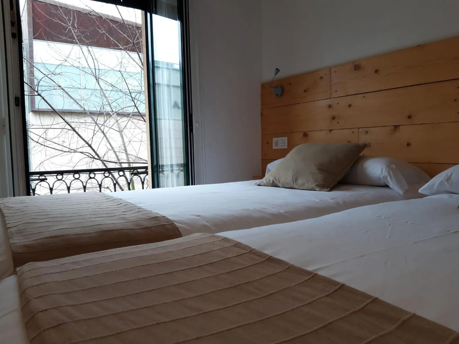 Balcony/Terrace, Bed in Pensión Urkia