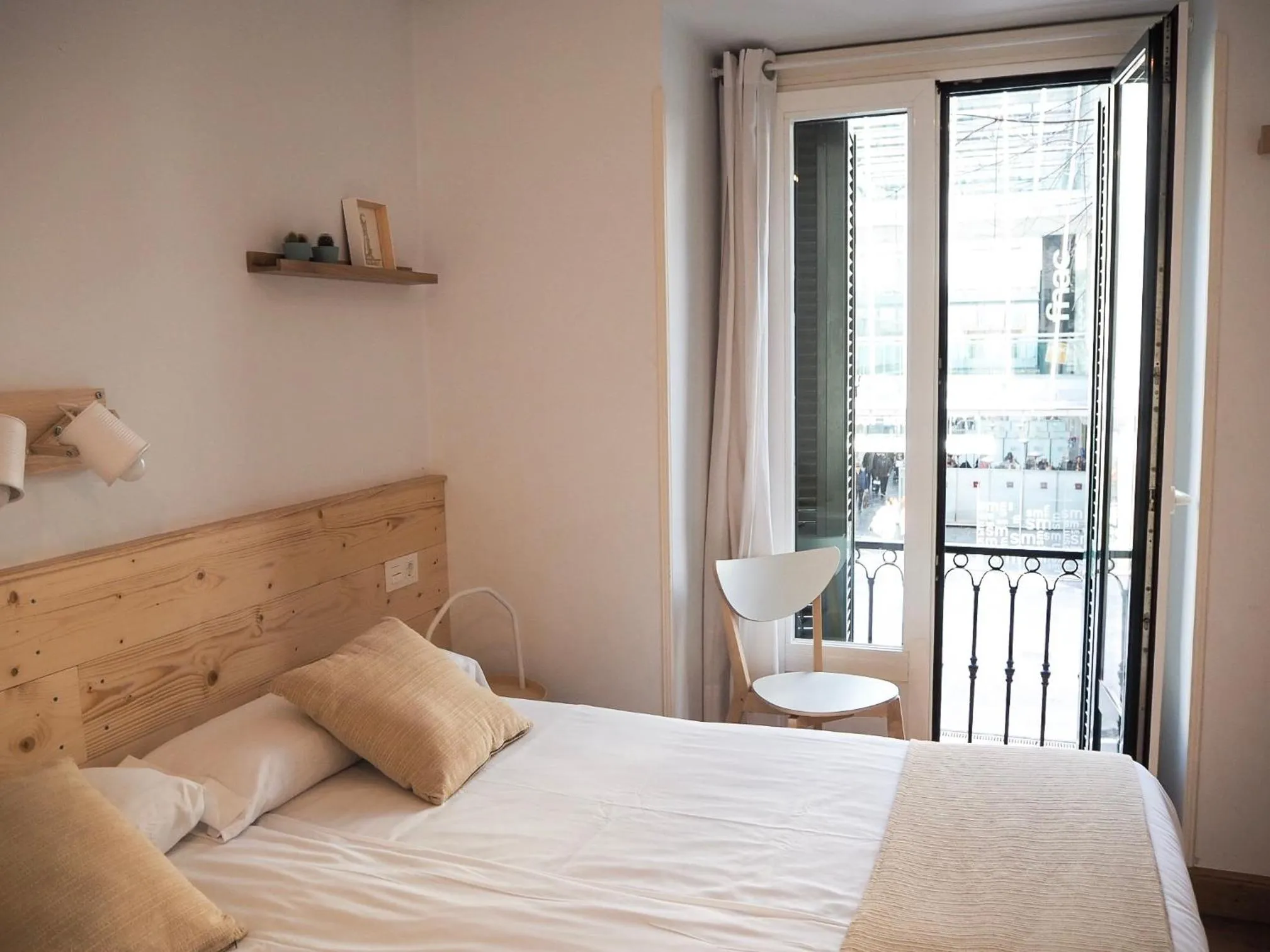 Balcony/Terrace, Bed in Pensión Urkia