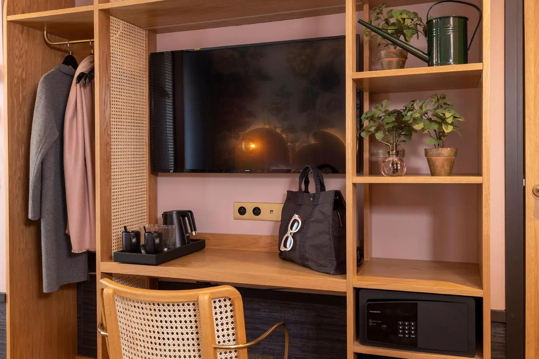 Deluxe King Room in Hôtel Jardin de Cluny Deluxe King Room in Hôtel Jardin de Cluny