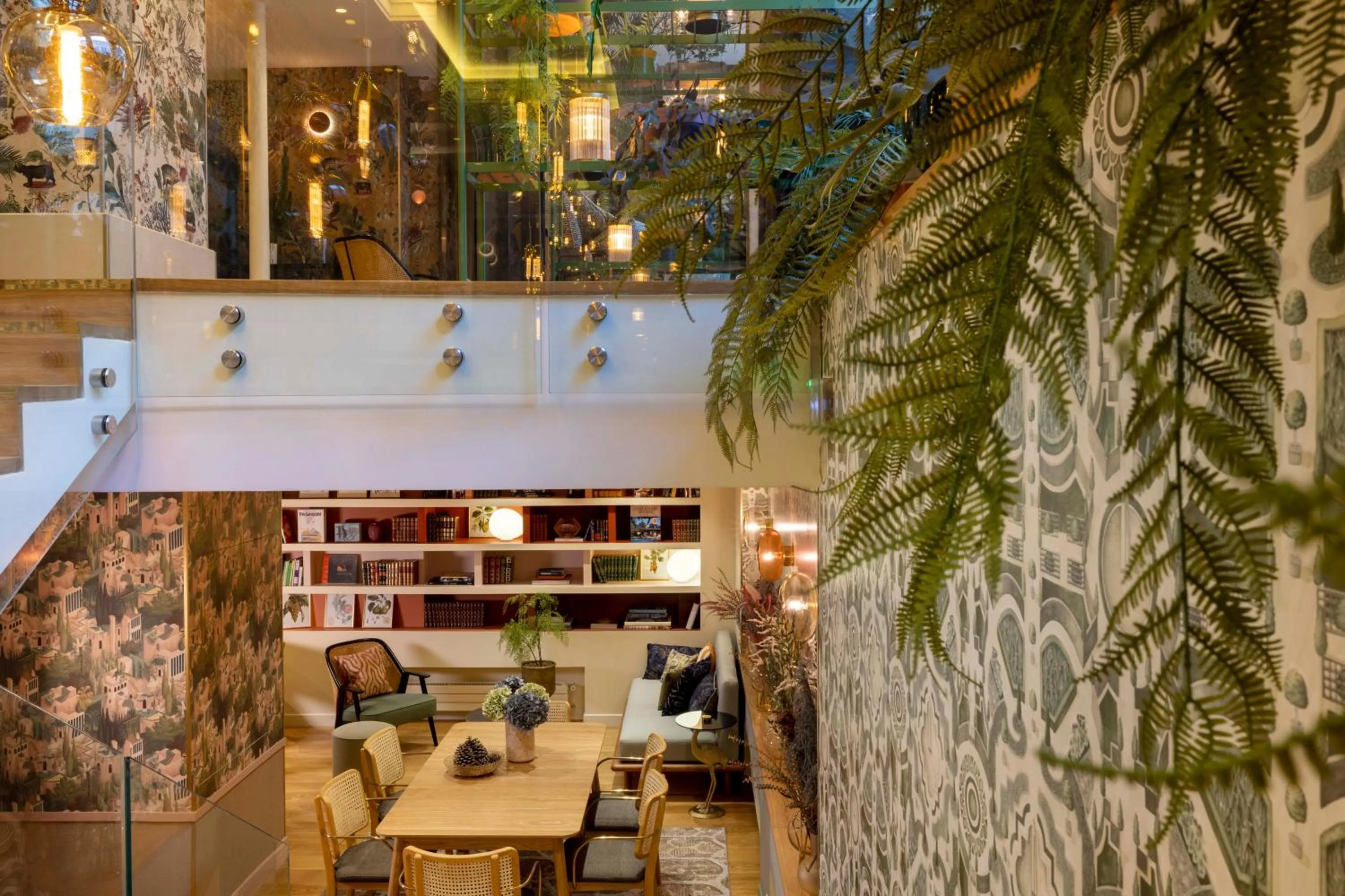 Library in Hôtel Jardin de Cluny