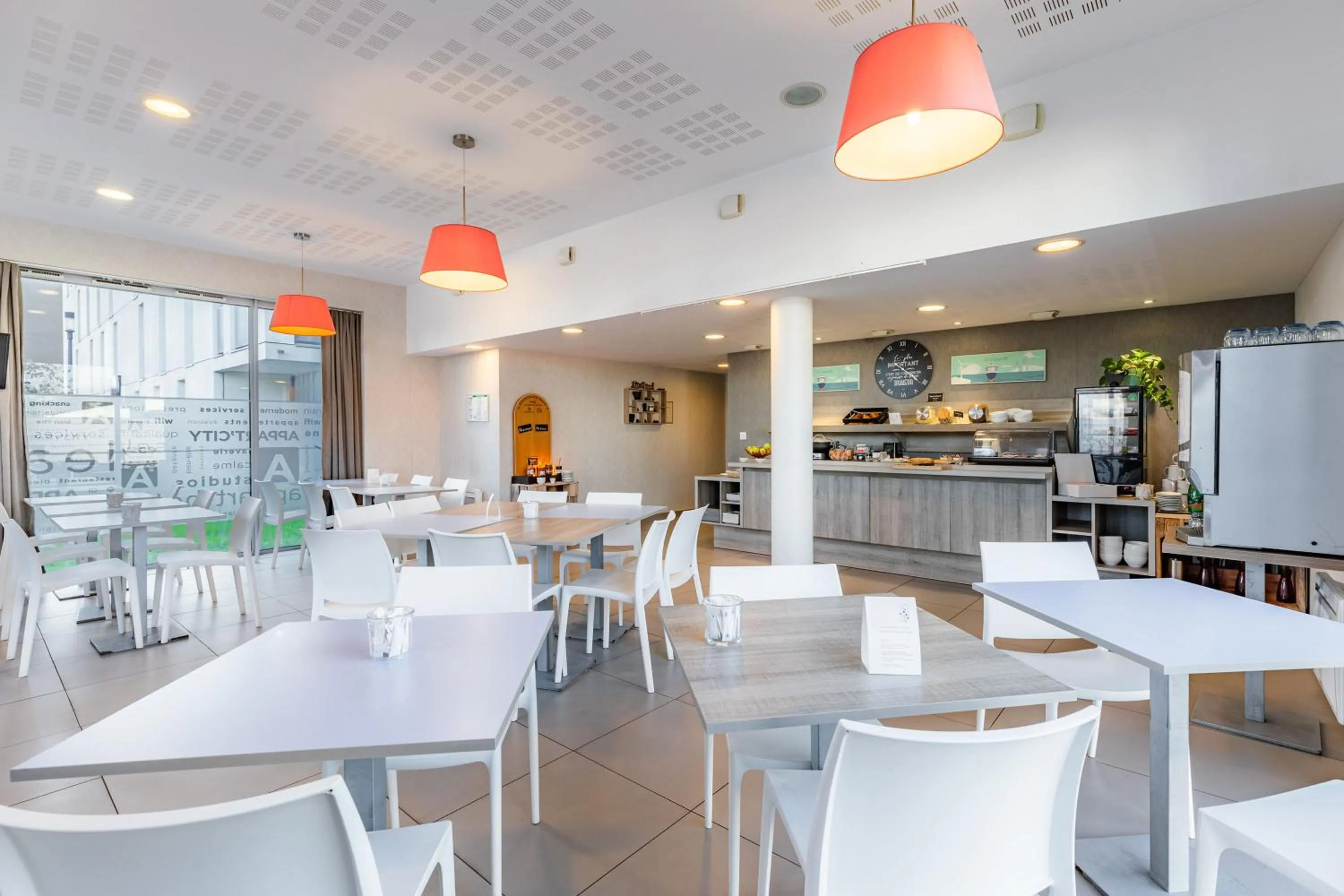 Breakfast in Appart'City Confort Saint-Nazaire Océan