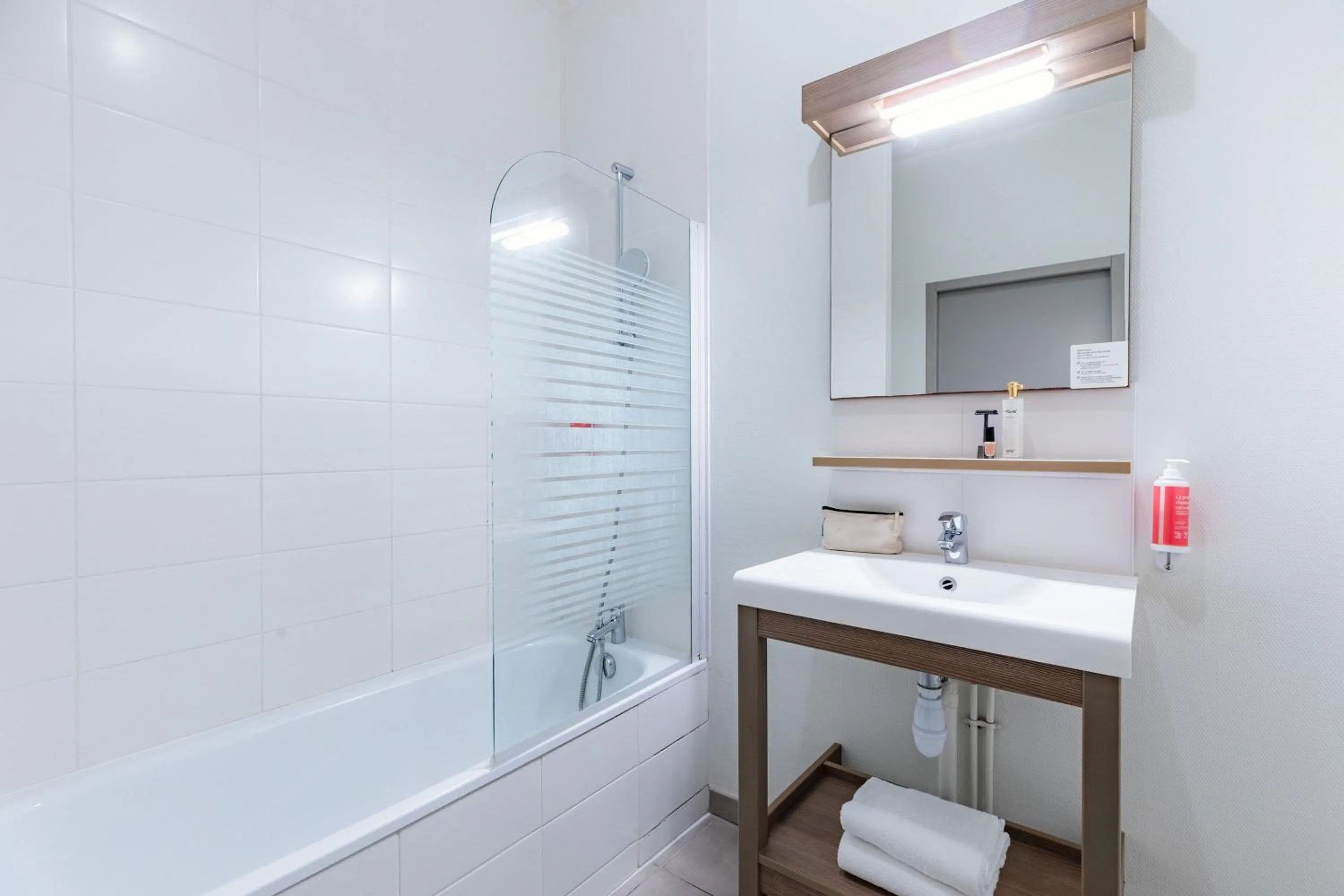 Bathroom in Appart'City Confort Saint-Nazaire Océan