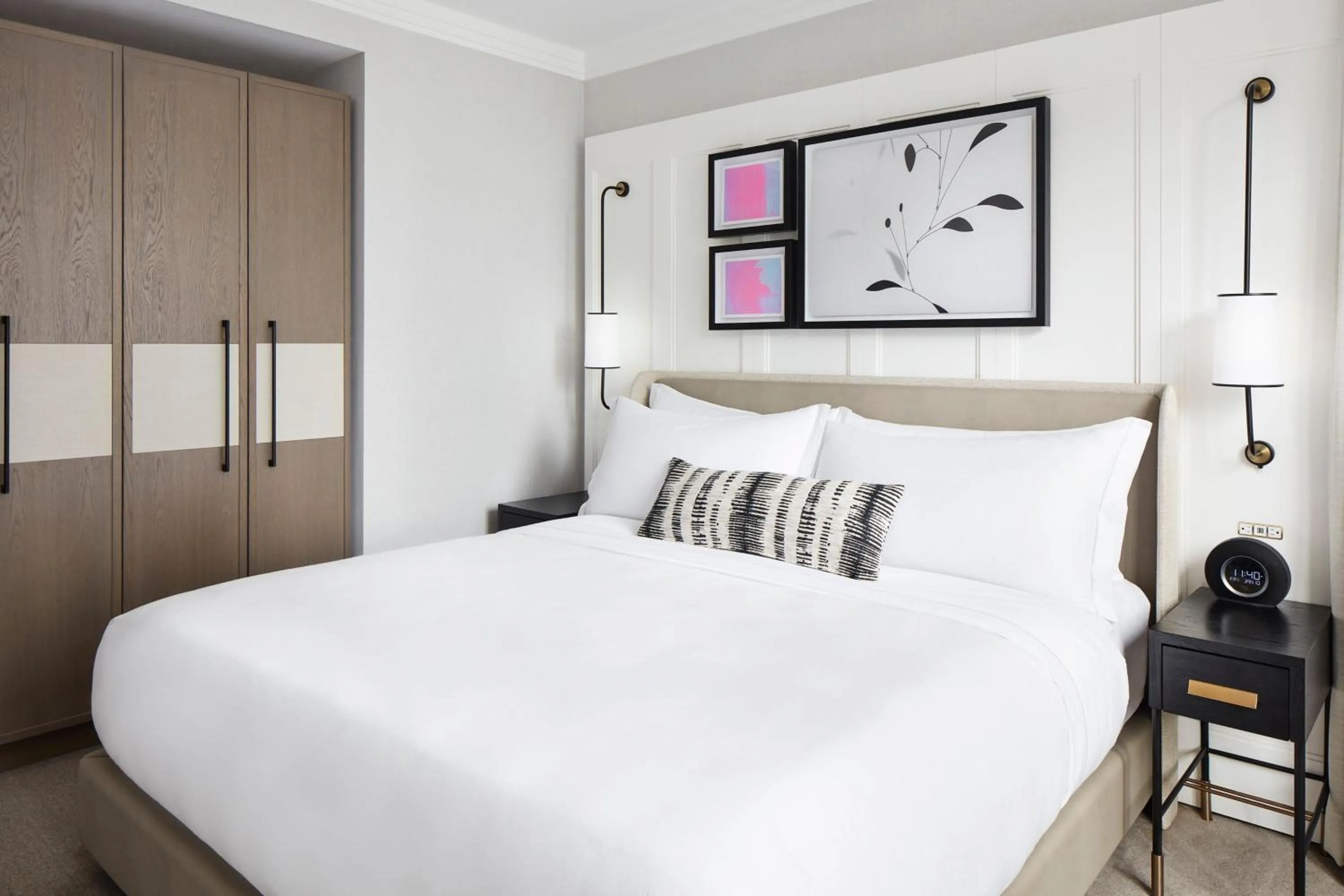 Bedroom, Bed in The Luxury Collection Hotel Manhattan Midtown