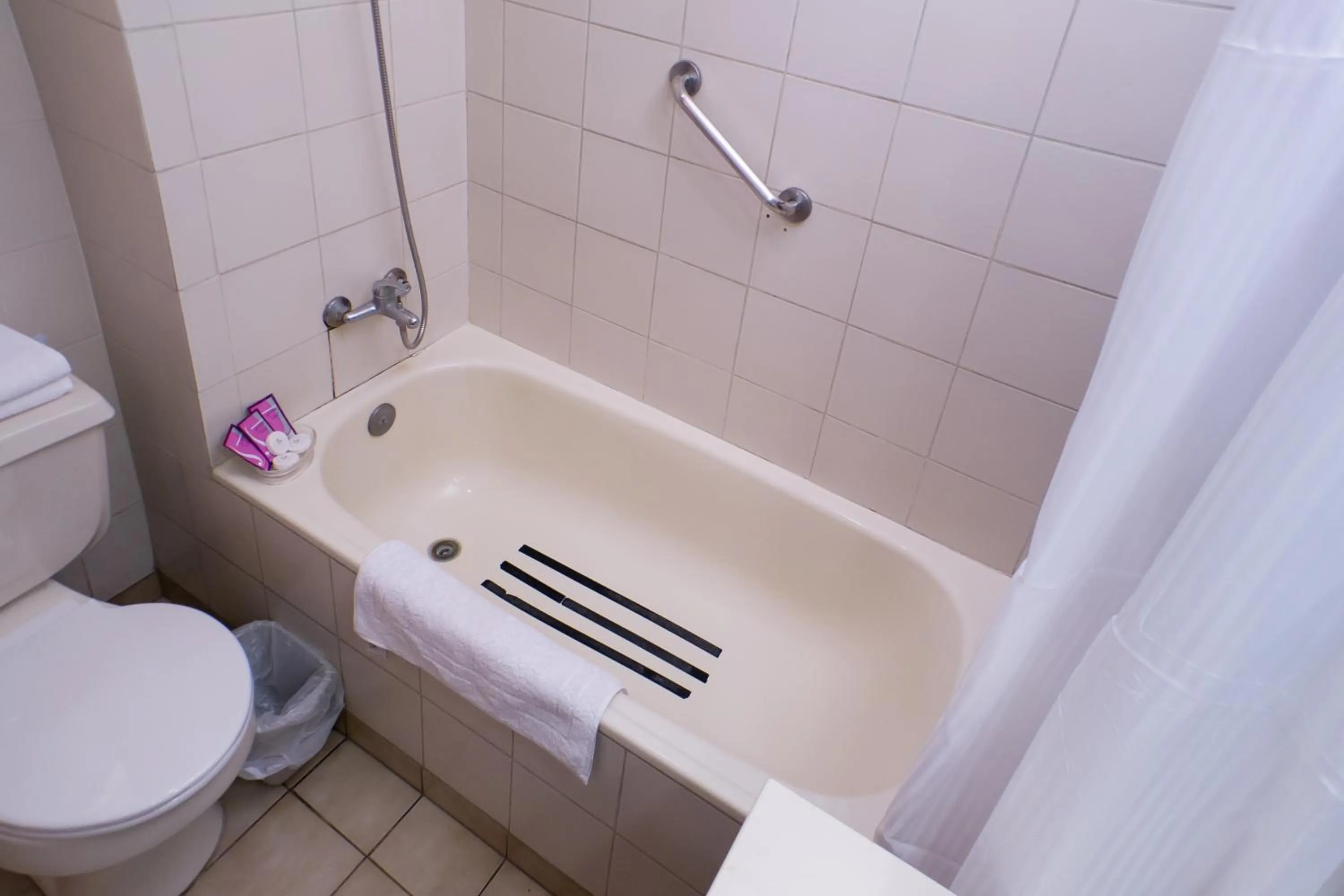 Photo of the whole room in Amaru Hotel