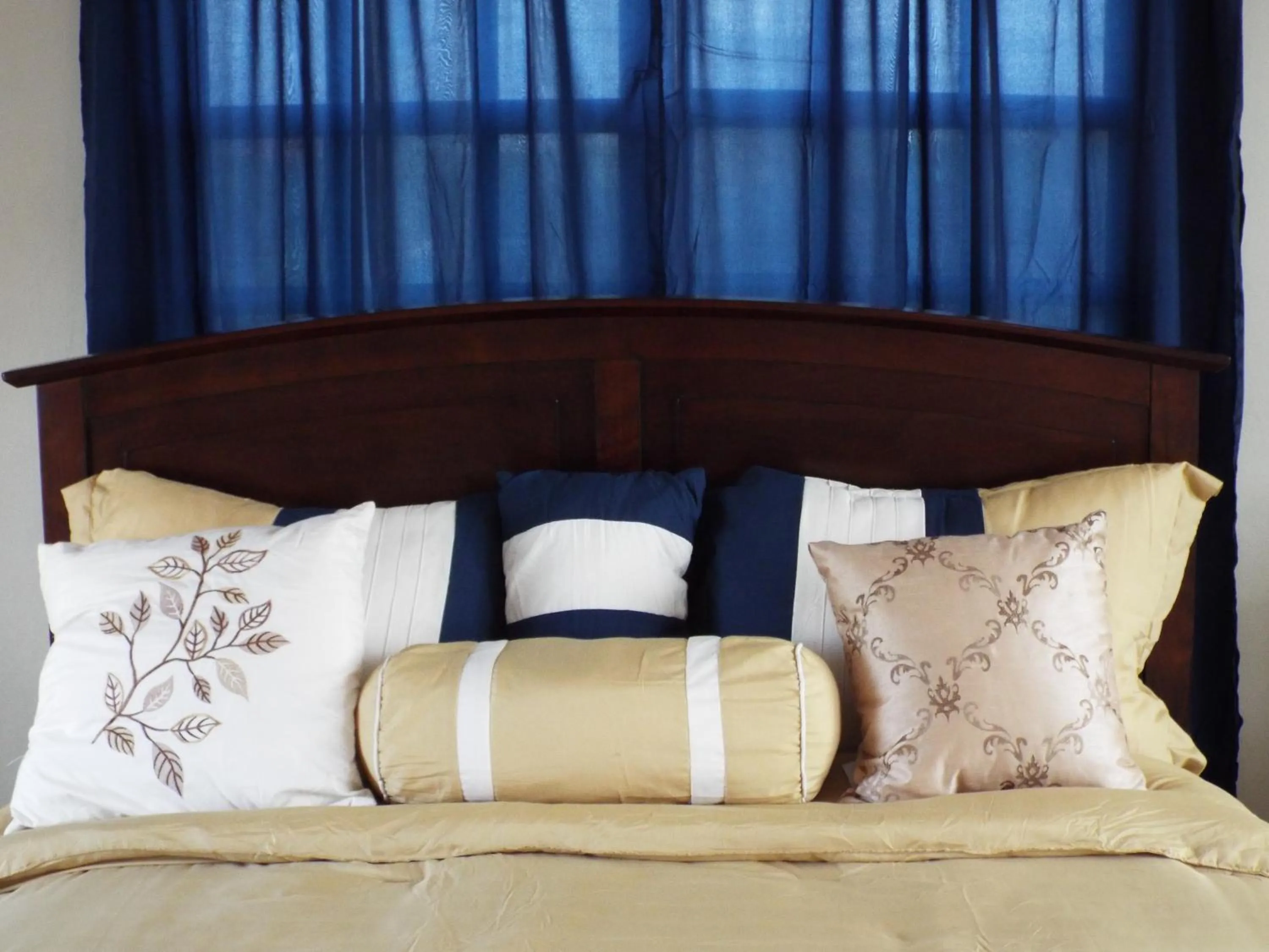 Bedroom, Bed in LAKE VIEW CONDO