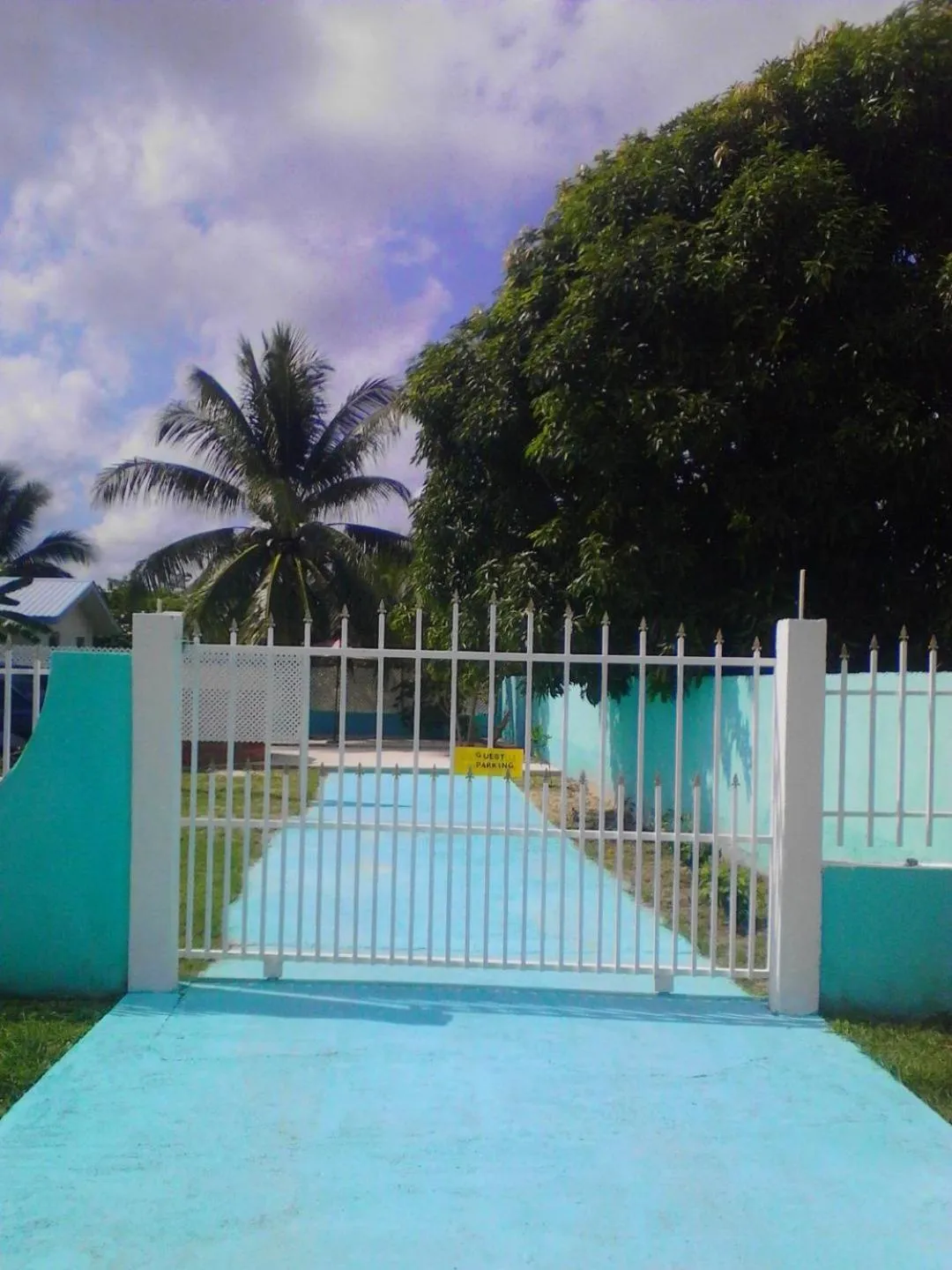 Facade/entrance in LAKE VIEW CONDO