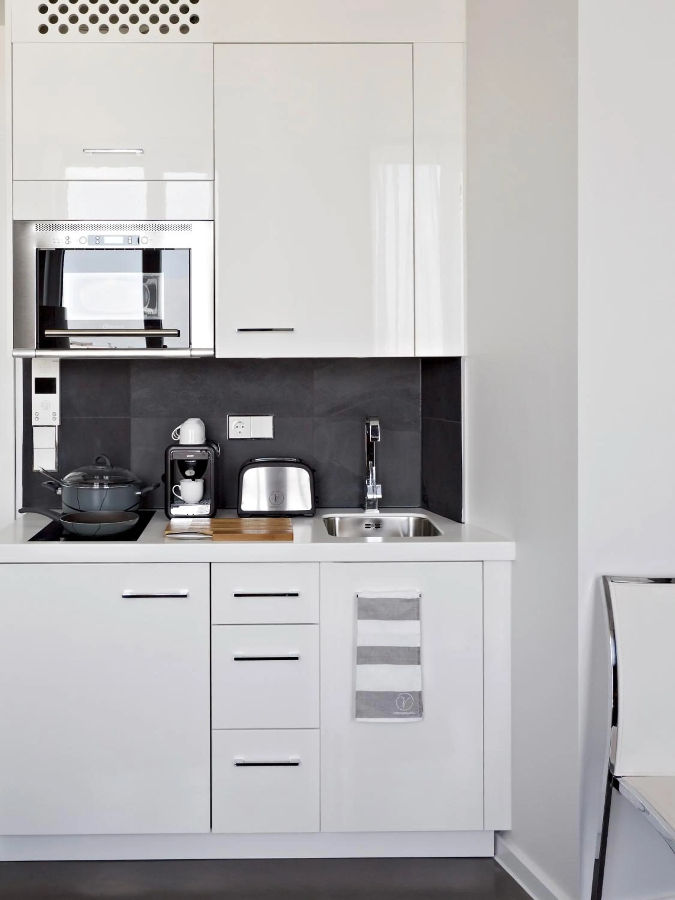 Kitchen or kitchenette in VISIONAPARTMENTS Berlin - contactless check-in