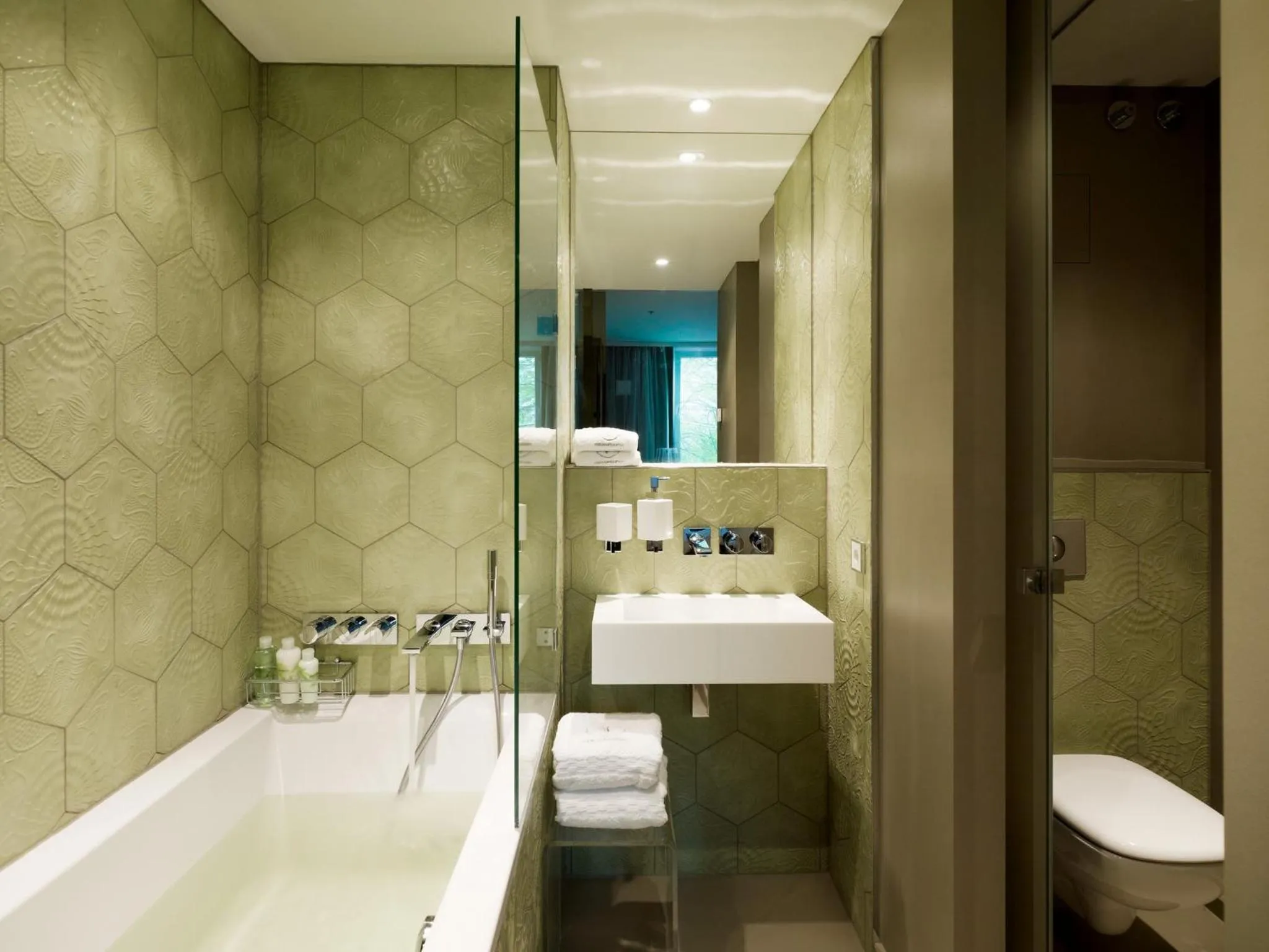 Bathroom in VISIONAPARTMENTS Berlin - contactless check-in