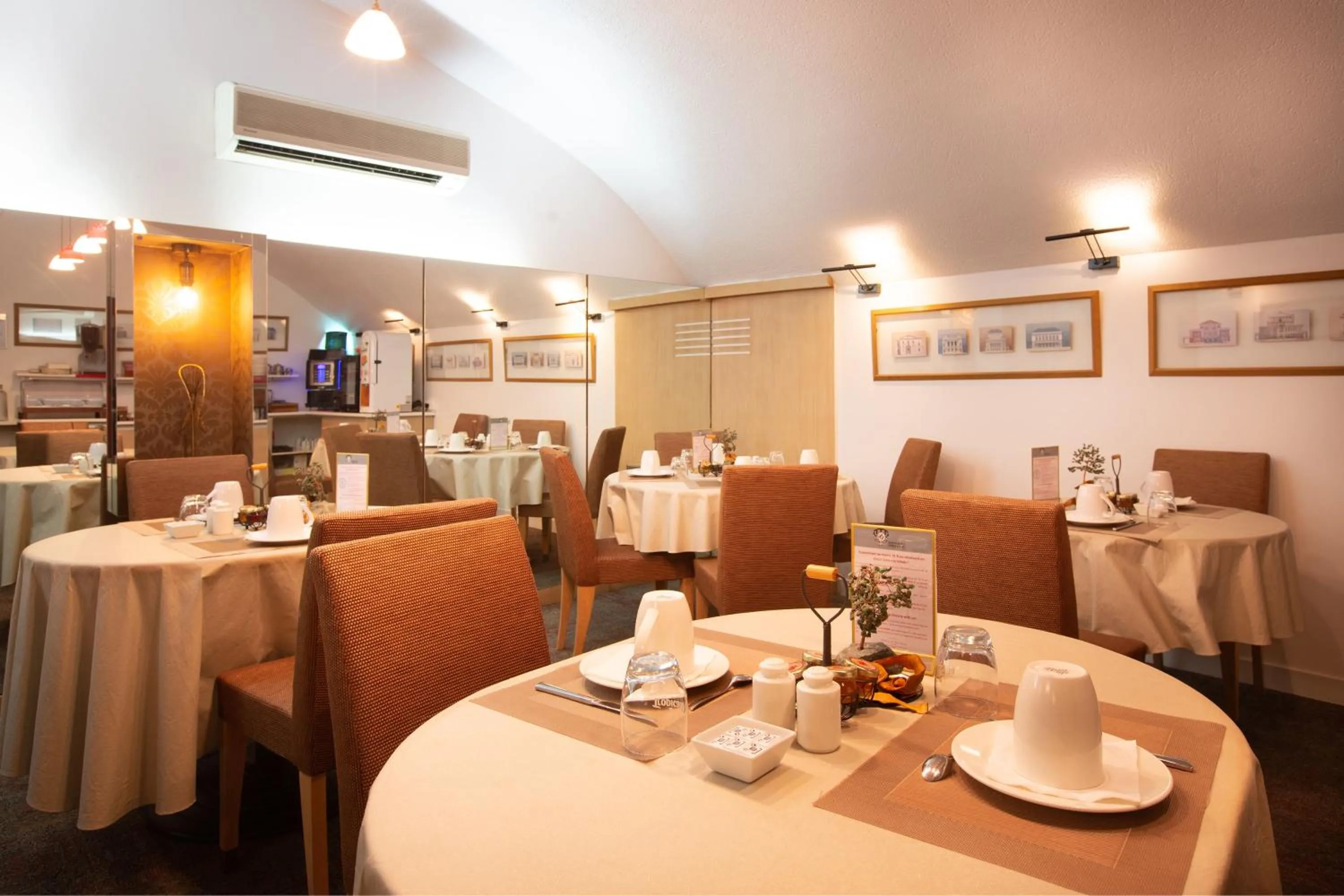 Breakfast in Hôtel Pavillon Bastille