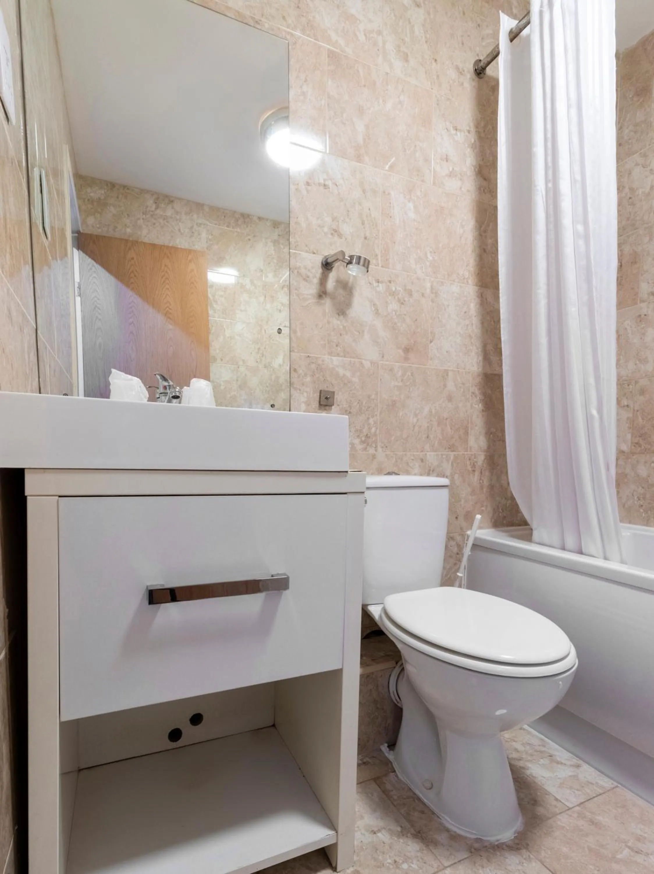 Toilet in Stuart Hotel