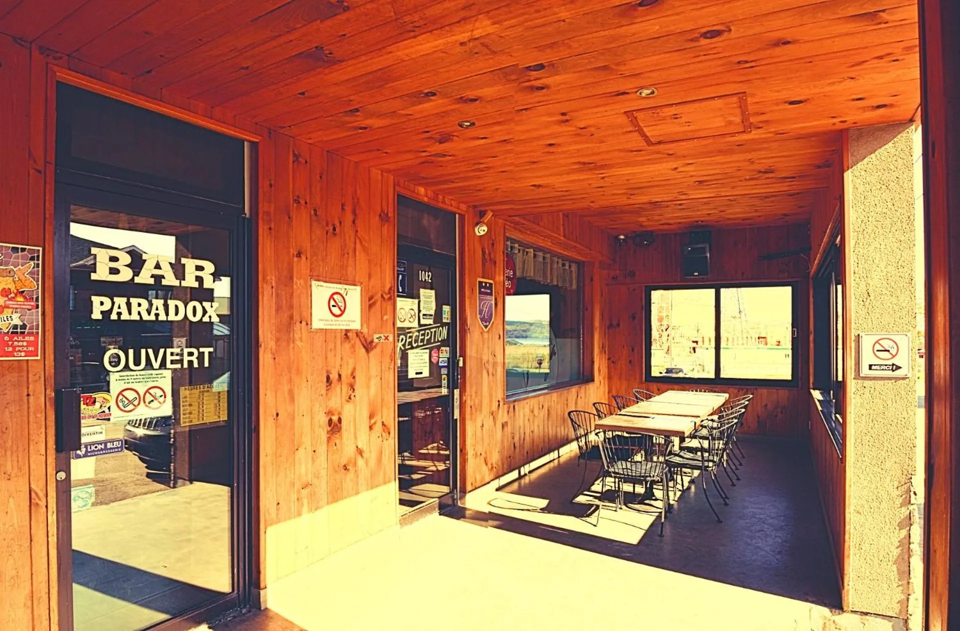 Patio in Hotel Le Plaza