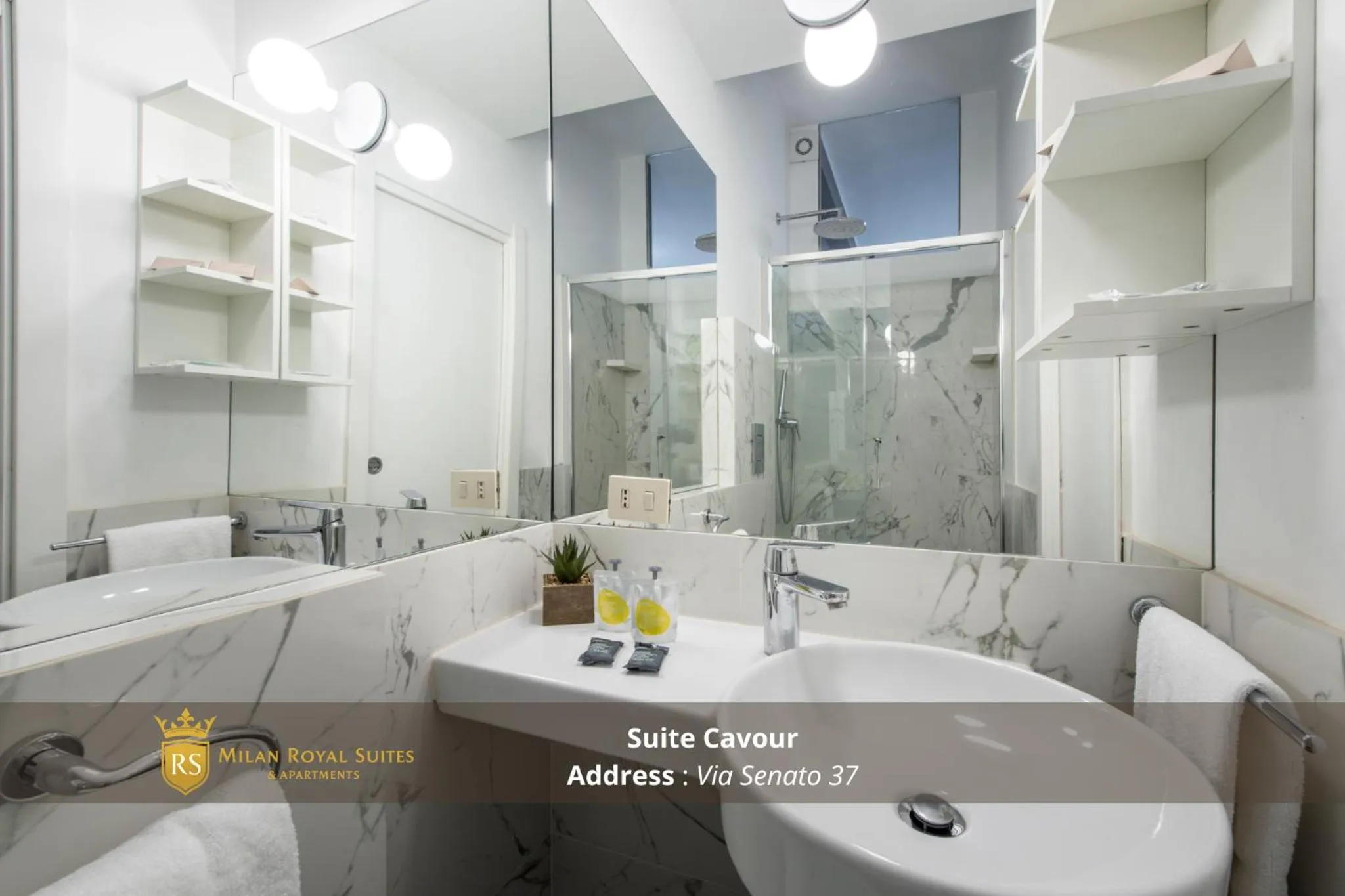 Shower in Milan Royal Suites - Centro