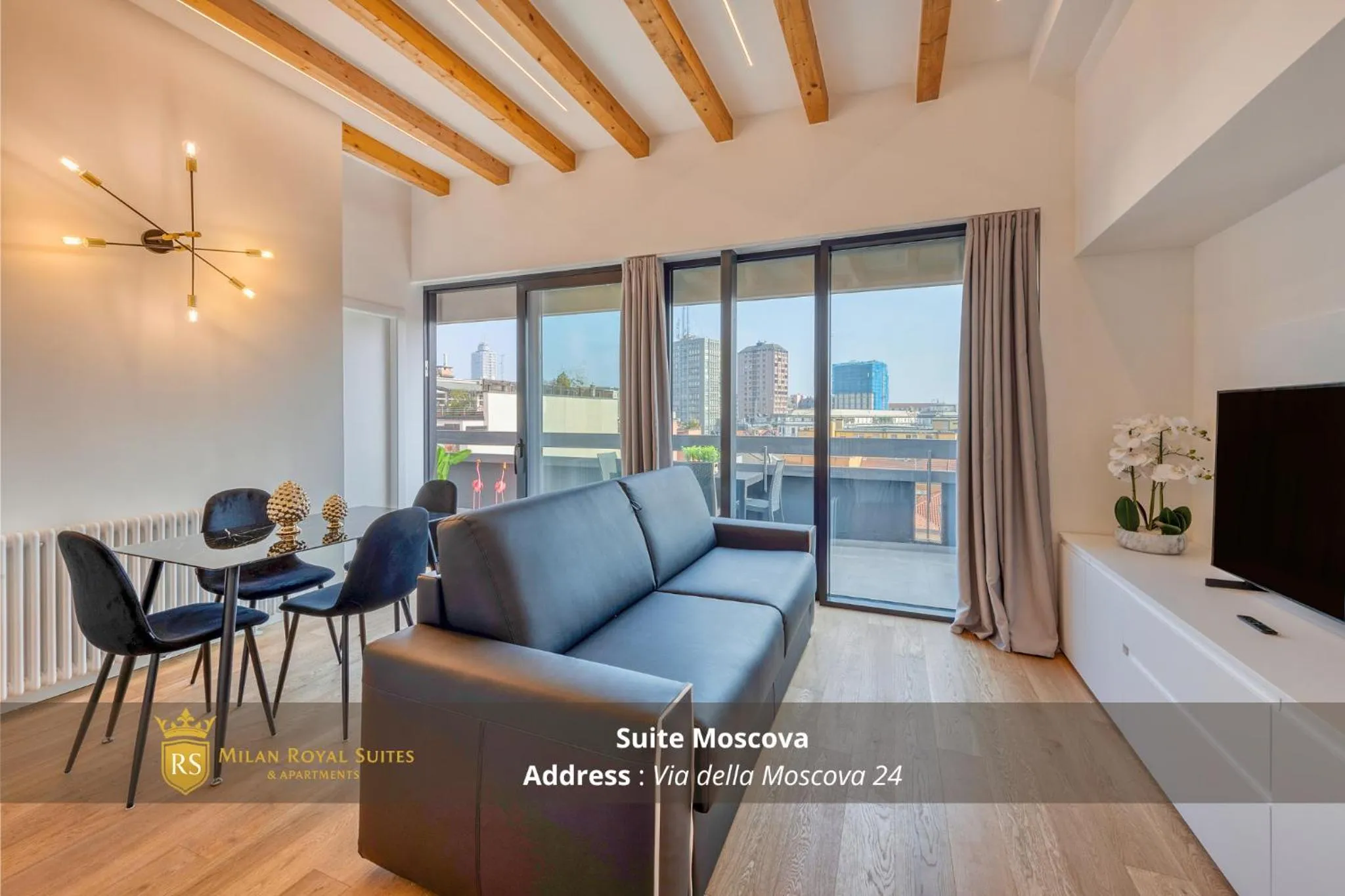 Communal lounge/ TV room in Milan Royal Suites - Centro