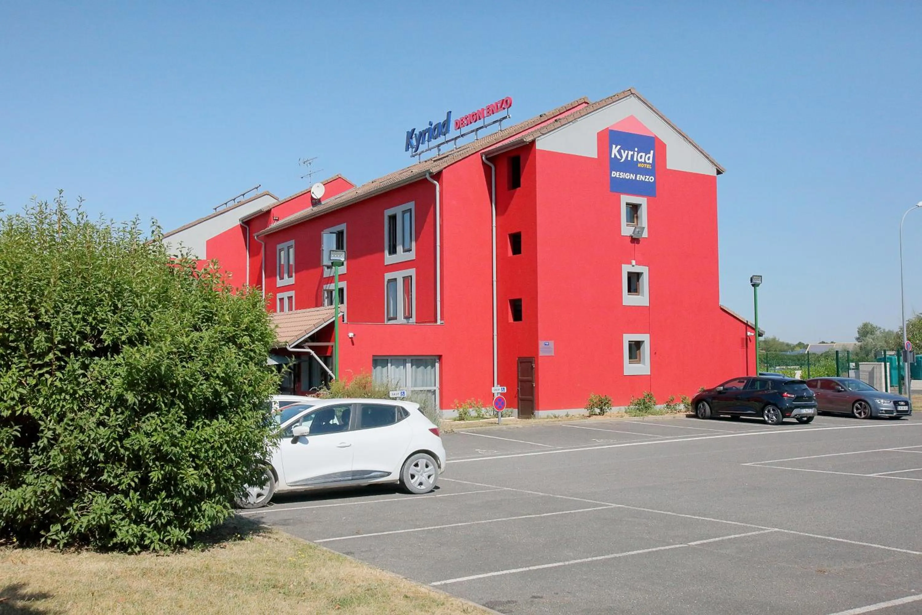 Facade/entrance in Enzo Hotels Cannes-Écluse by Kyriad Direct