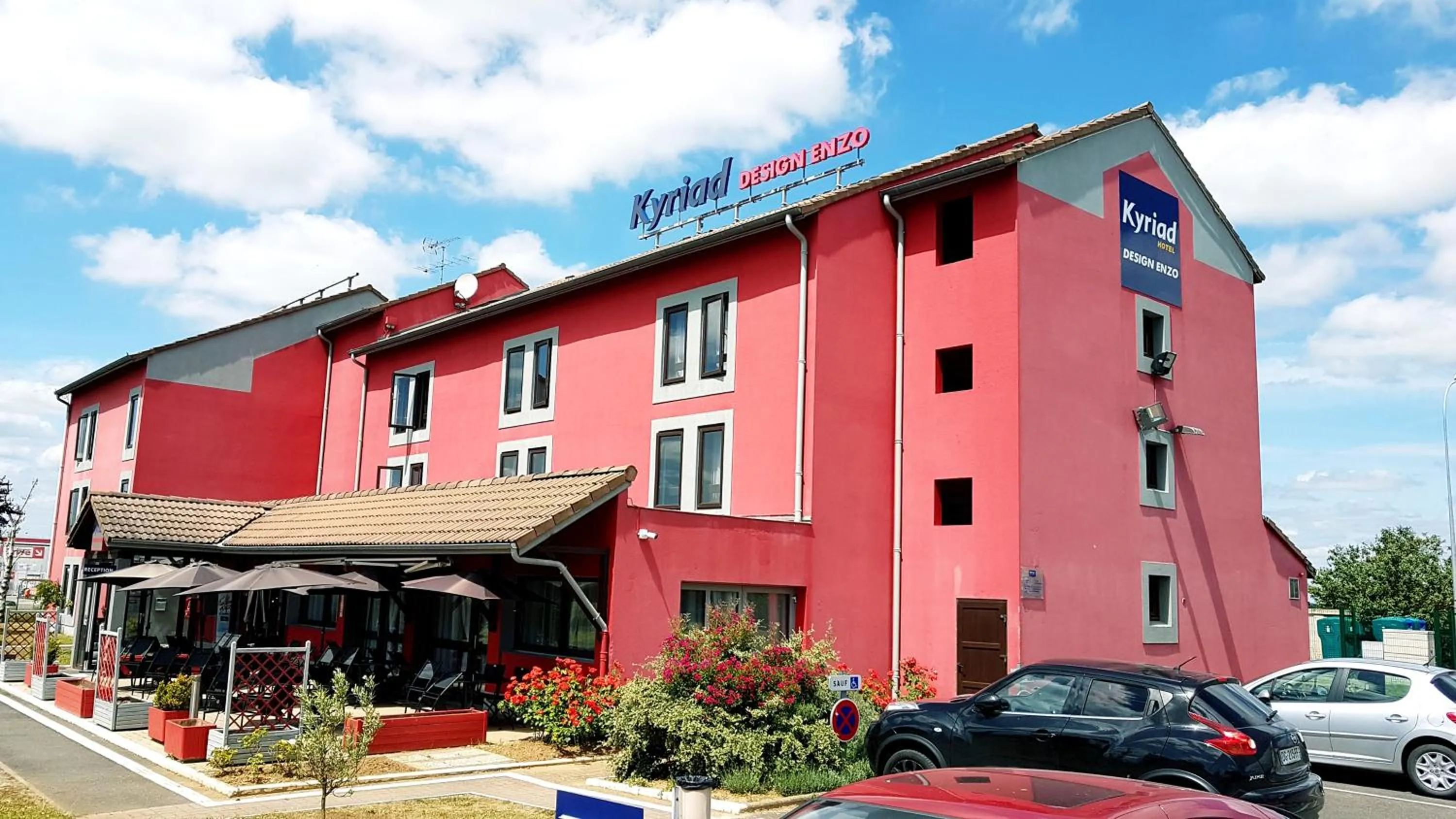 Facade/entrance in Enzo Hotels Cannes-Écluse by Kyriad Direct