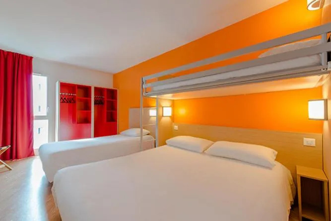 Bedroom, Bed in Hôtel Eco La Rochelle Centre les Minimes