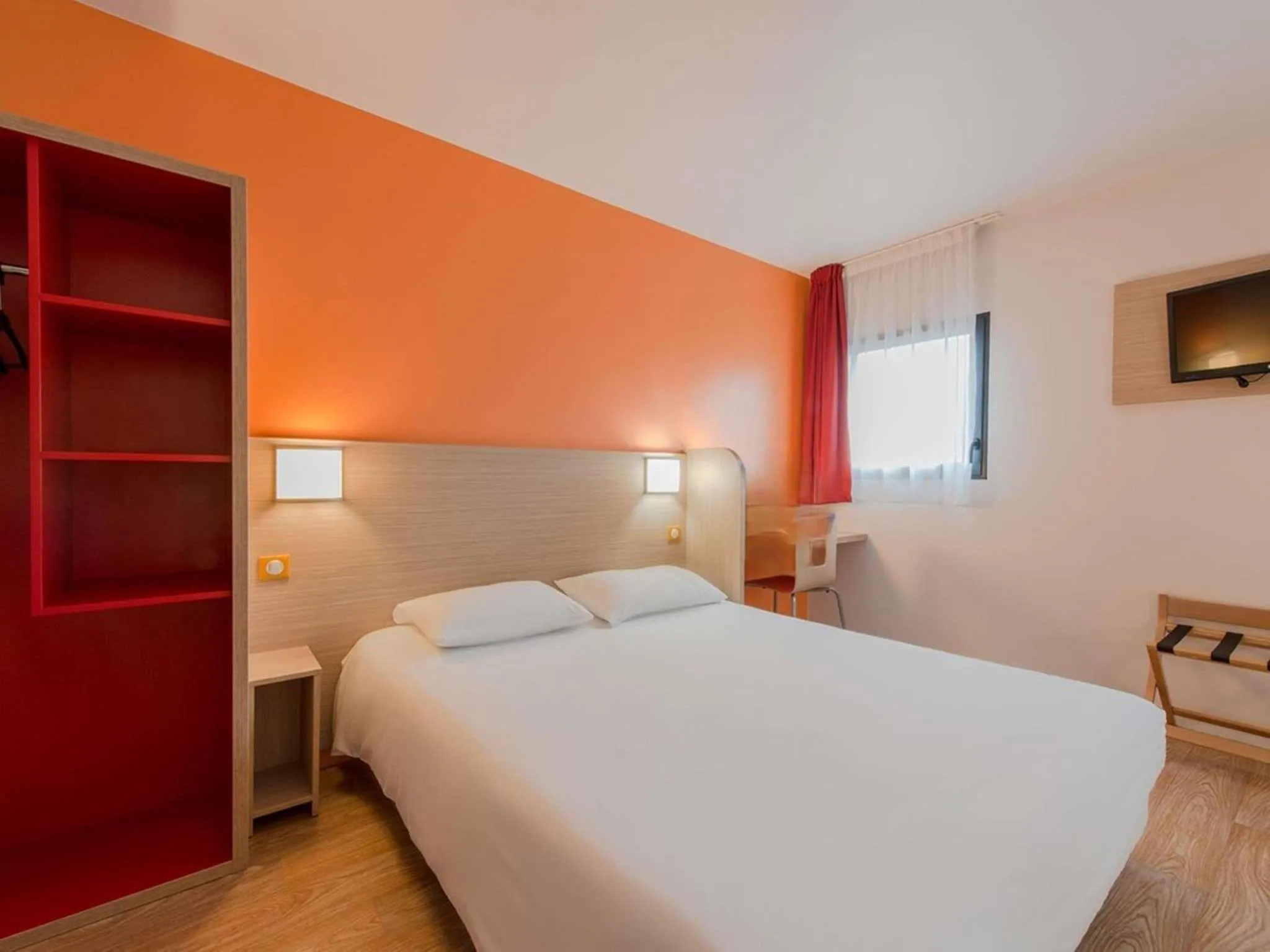 Bedroom, Bed in Hôtel Eco La Rochelle Centre les Minimes