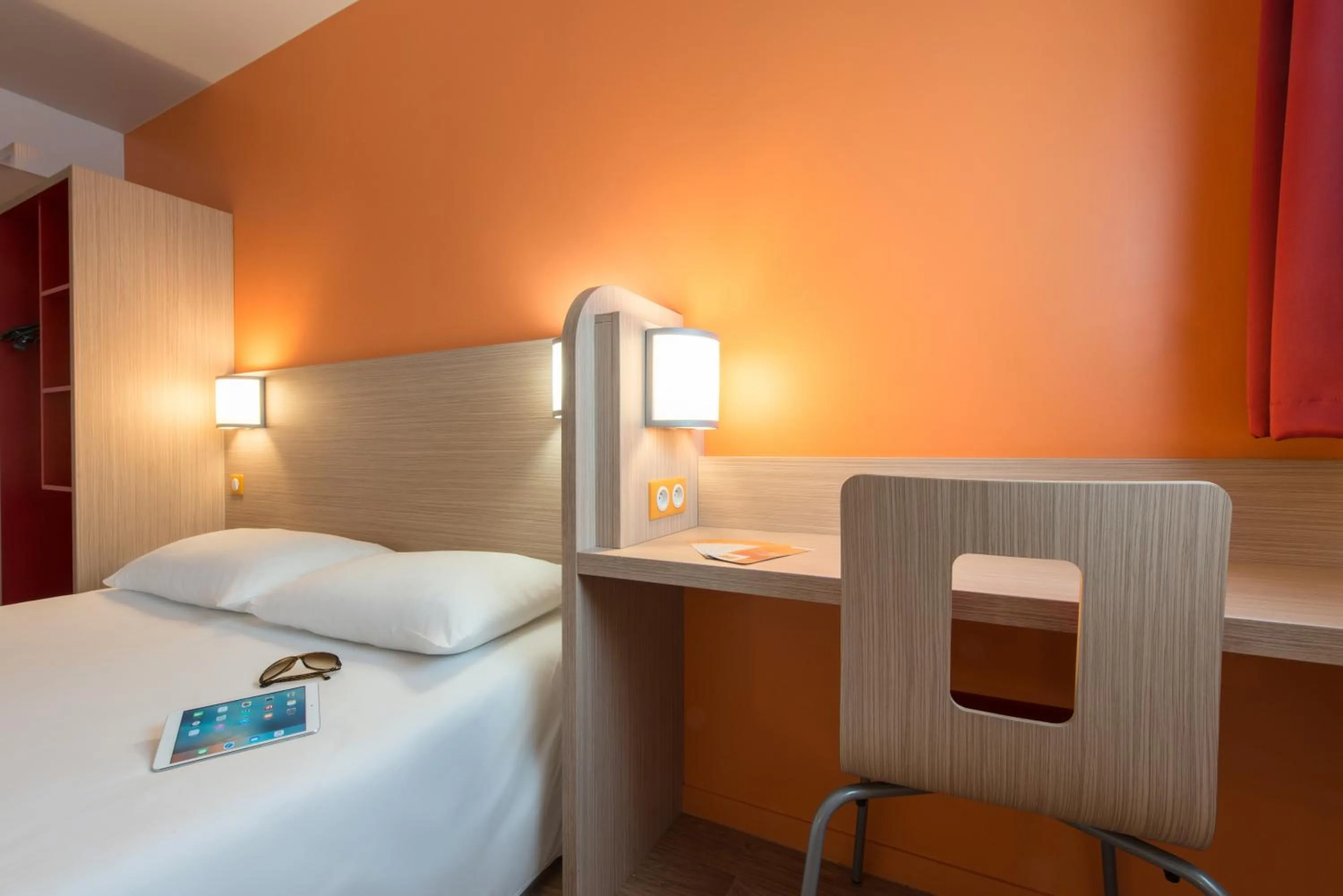 Bedroom, Bed in Hôtel Eco La Rochelle Centre les Minimes