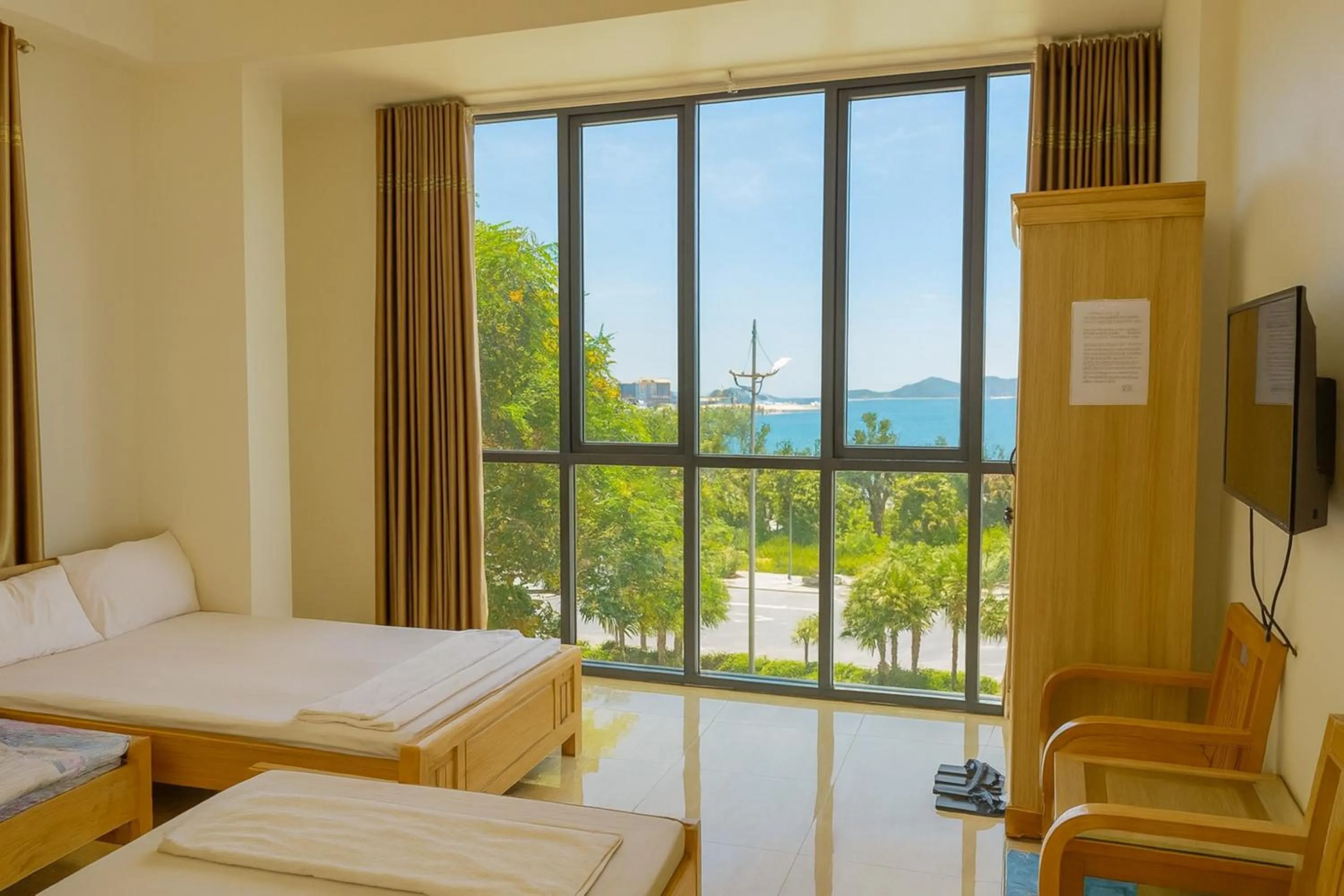 Bed in Gate Tuan Chau Hotel