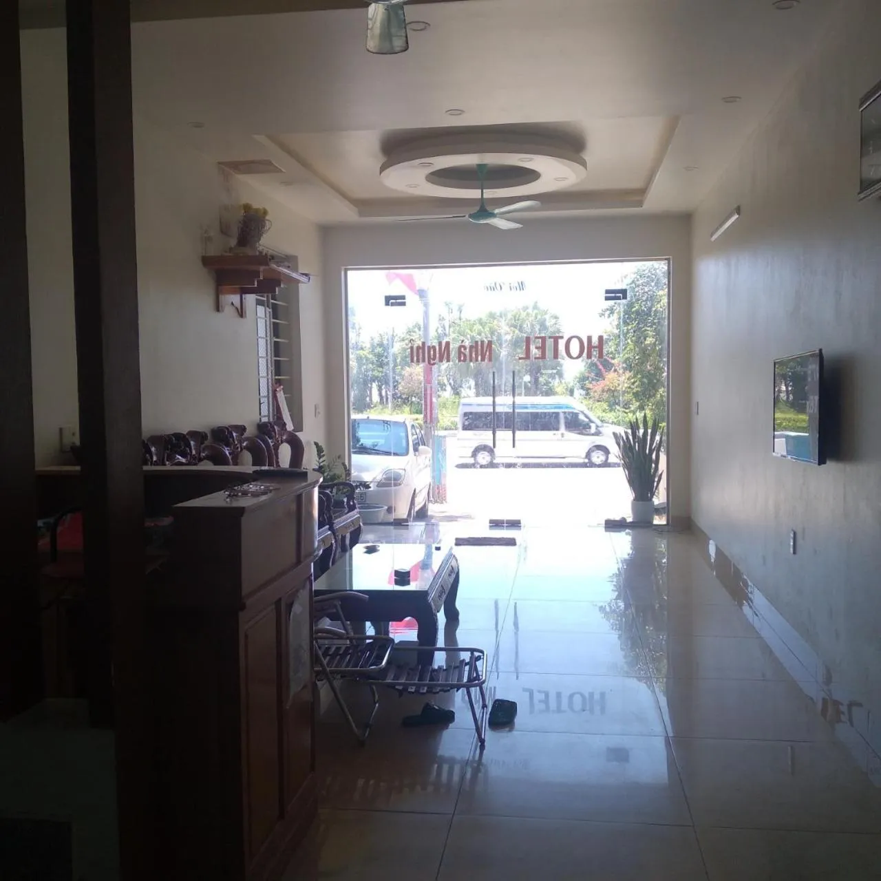 Parking in Gate Tuan Chau Hotel