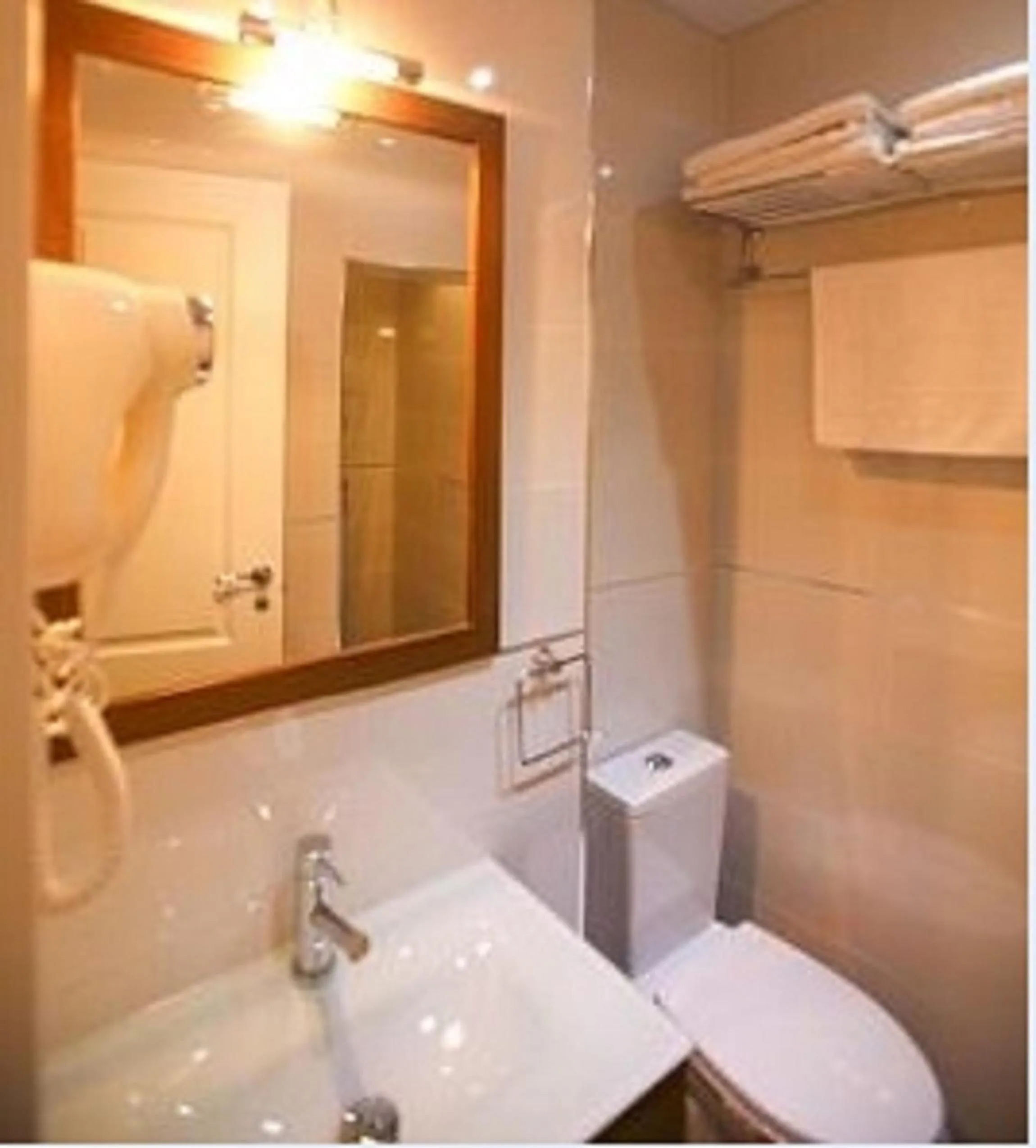Bathroom in Apartamentos Nickel