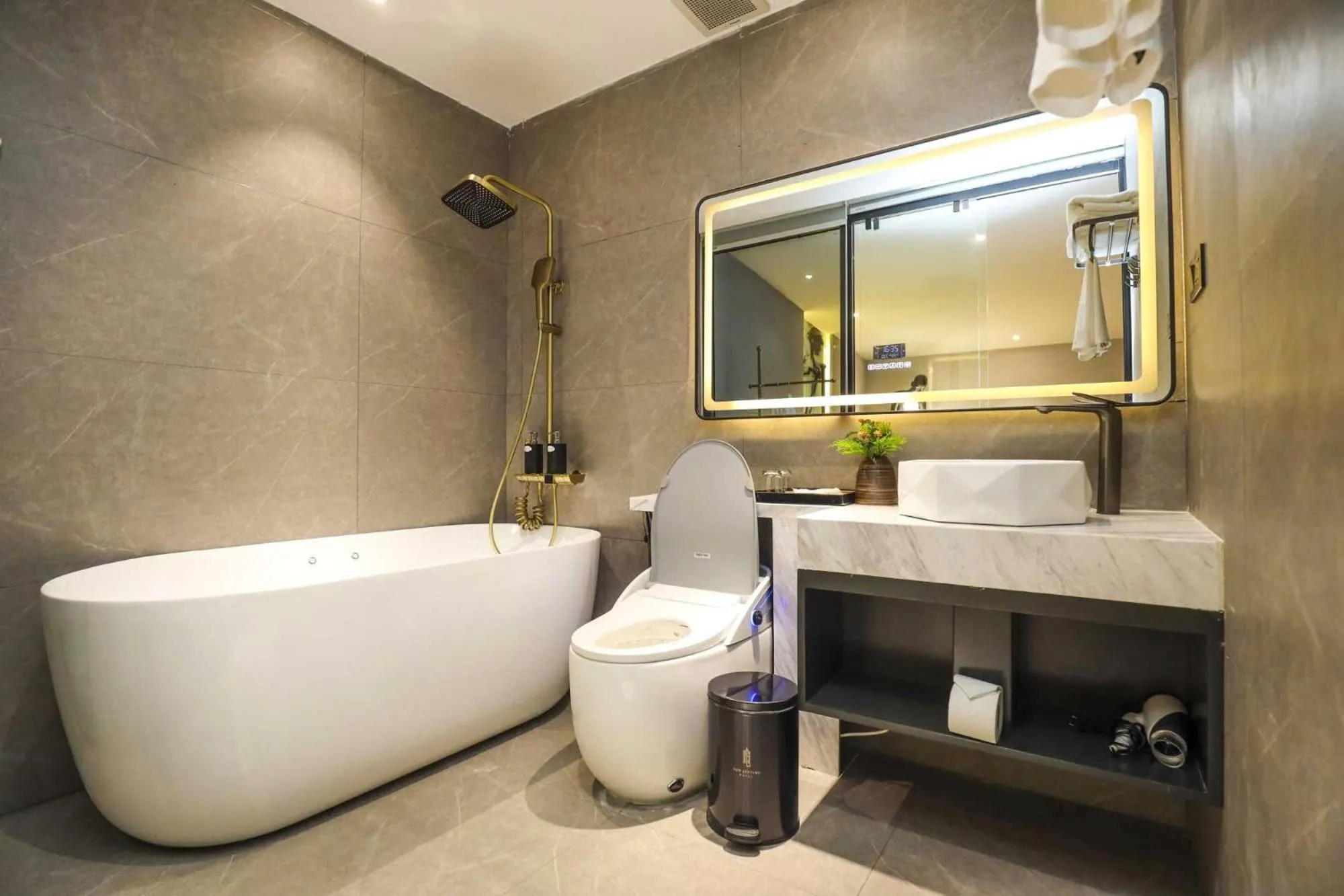 Toilet in New Century Dalat Hotel