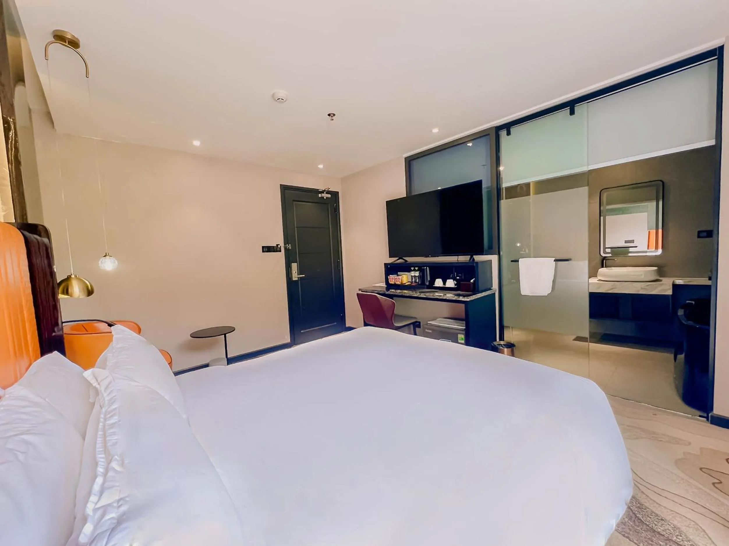 Bedroom, Bed in New Century Dalat Hotel