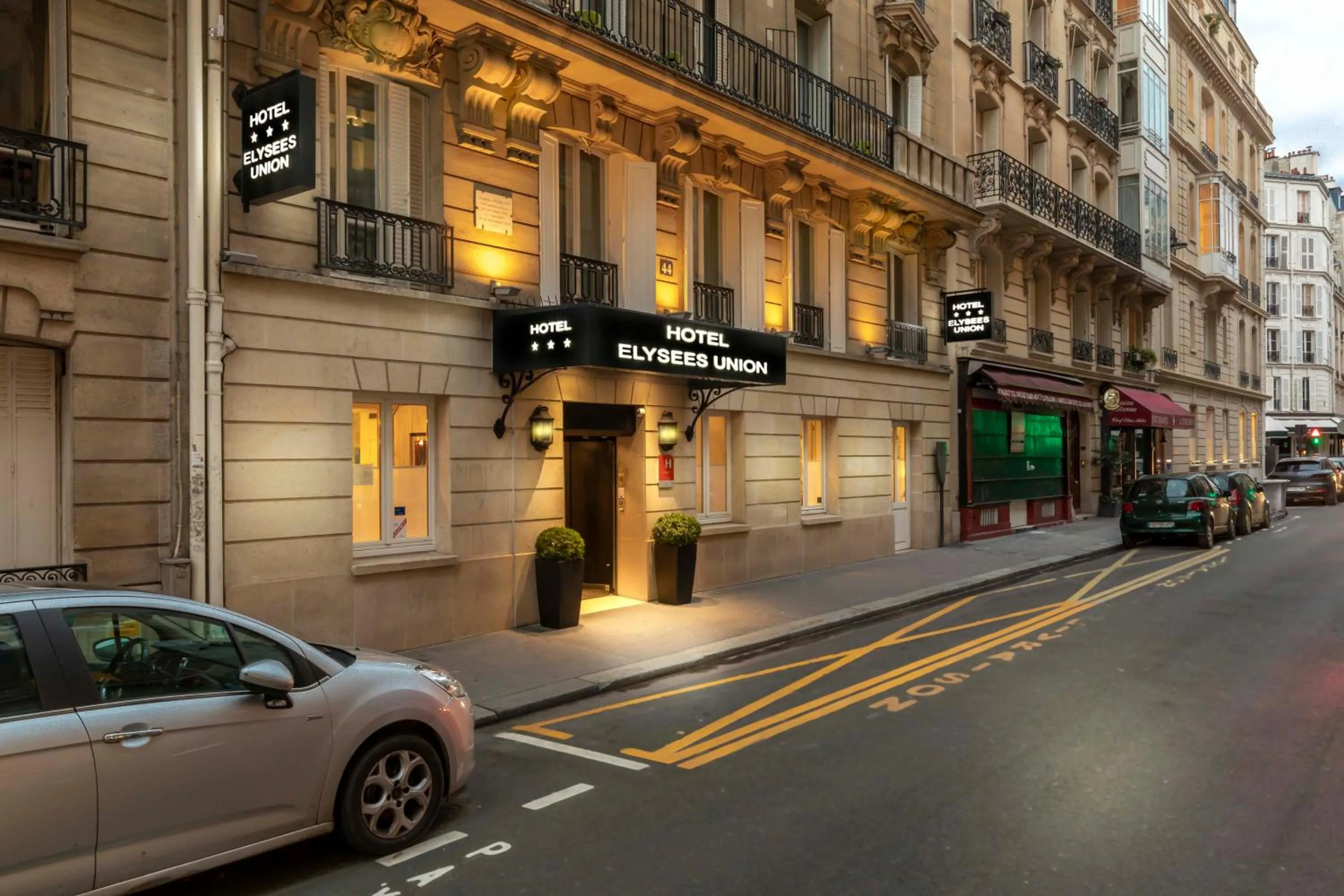 Property building in Elysées Union