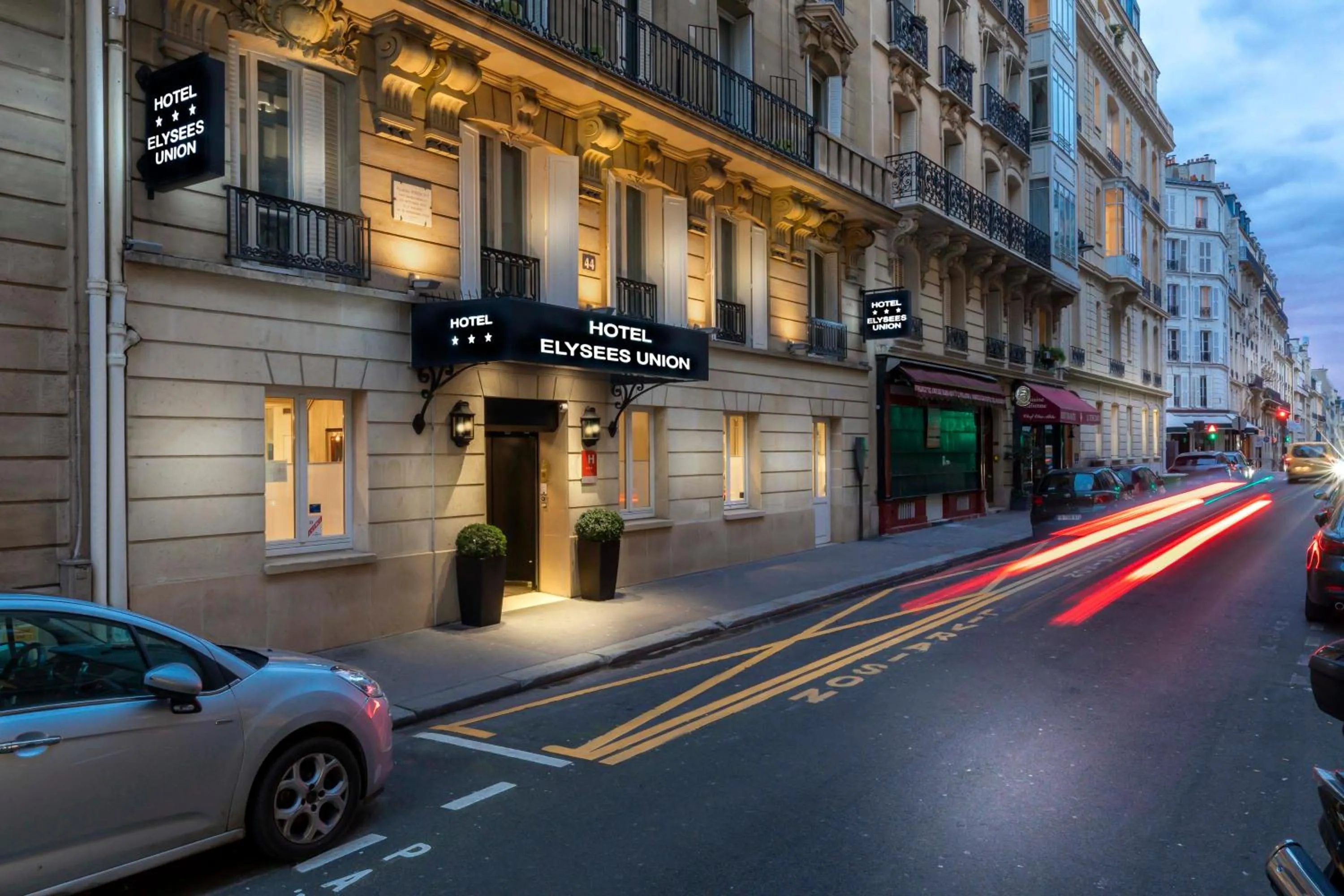 Property building in Elysées Union