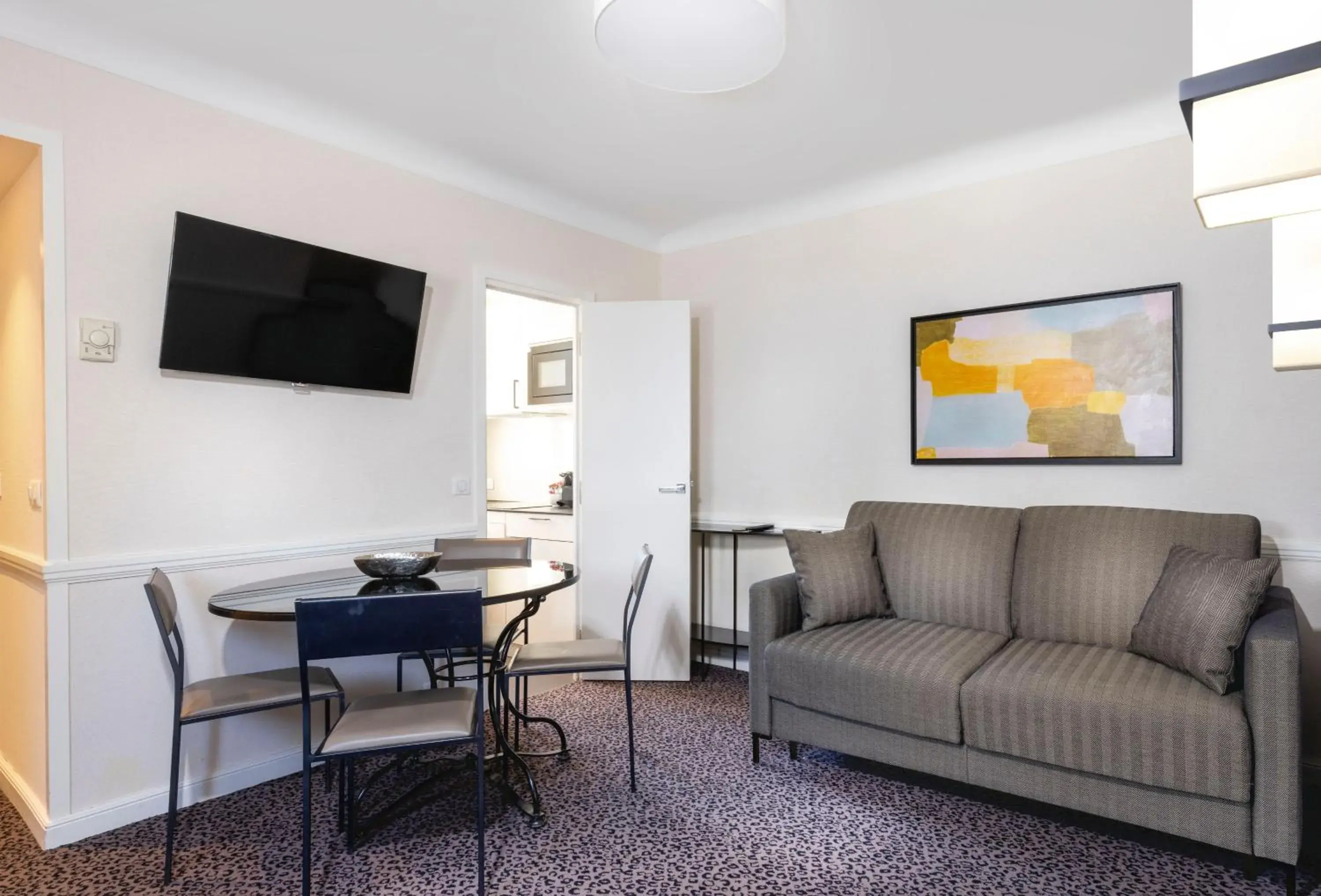 Two-Bedroom Apartment in Elysées Union Two-Bedroom Apartment in Elysées Union