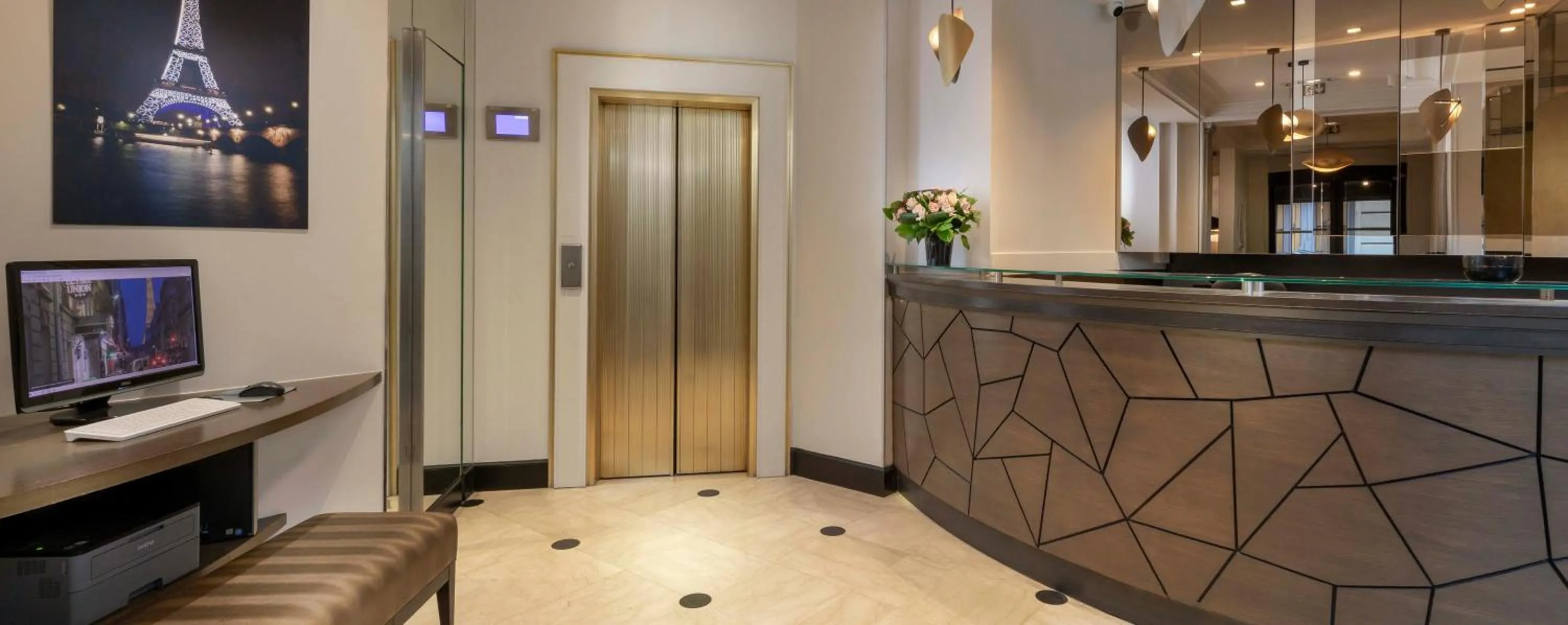 Lobby or reception in Elysées Union