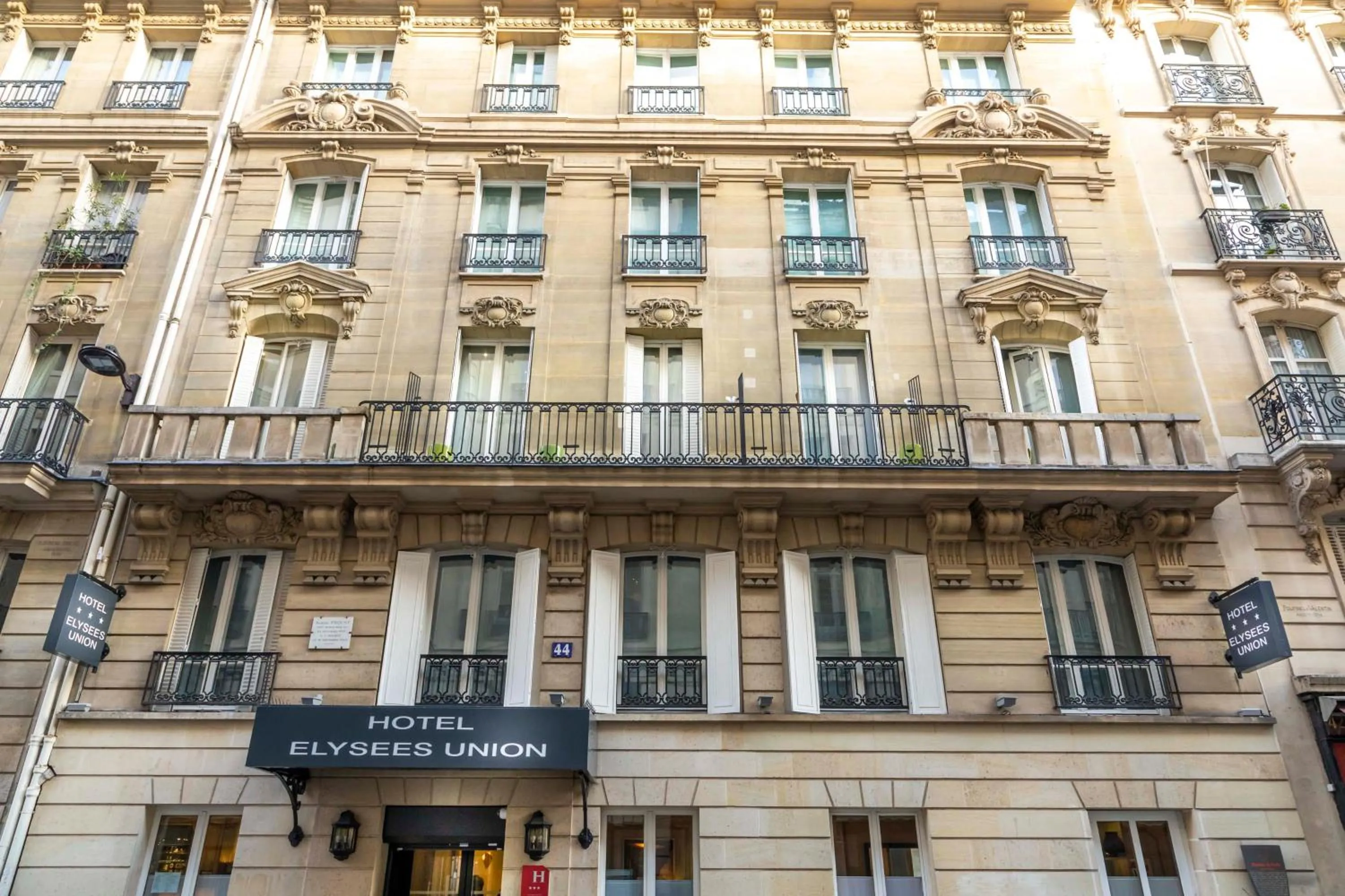 Property building in Elysées Union