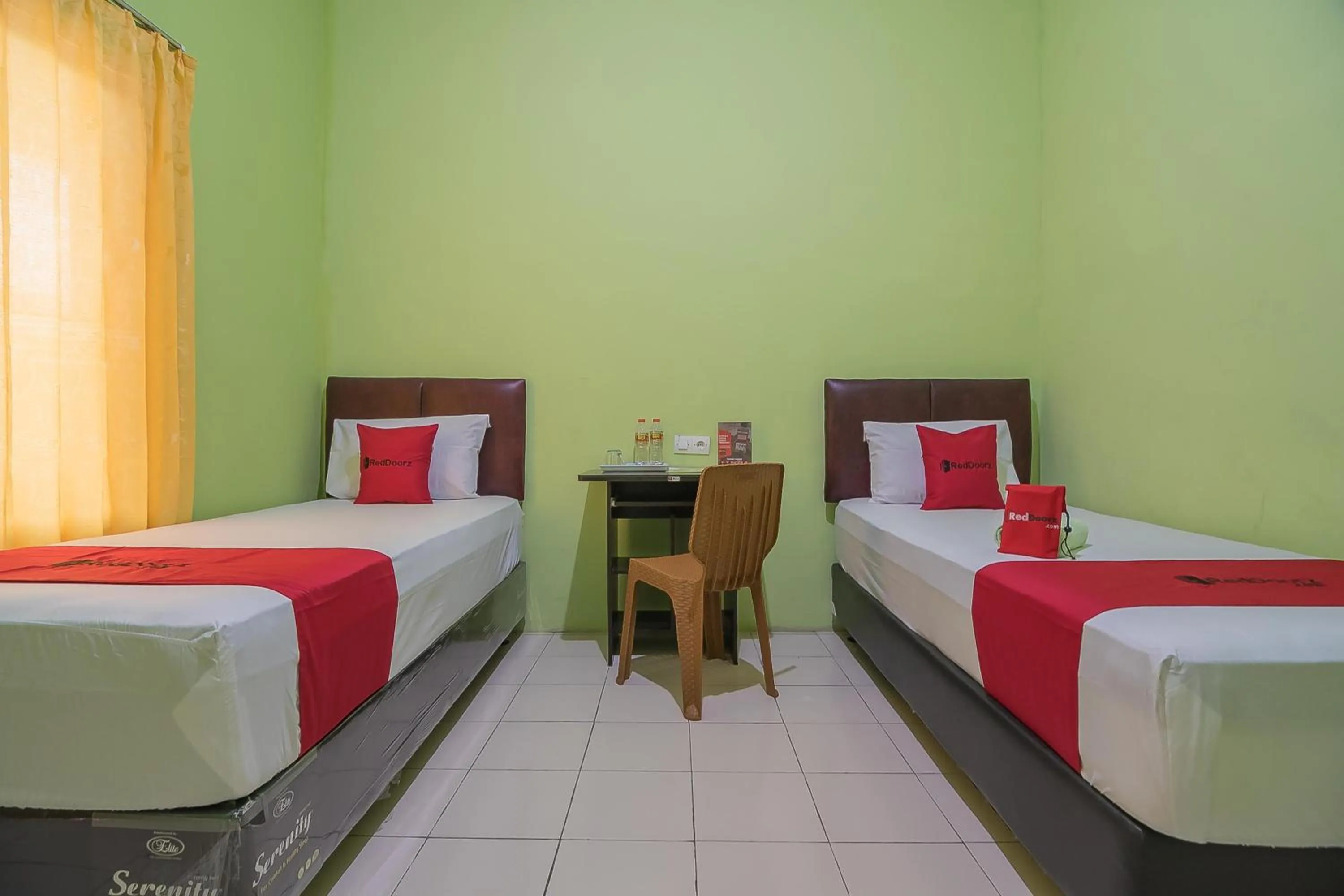 Bedroom, Bed in RedDoorz near Kampus UMP Purwokerto