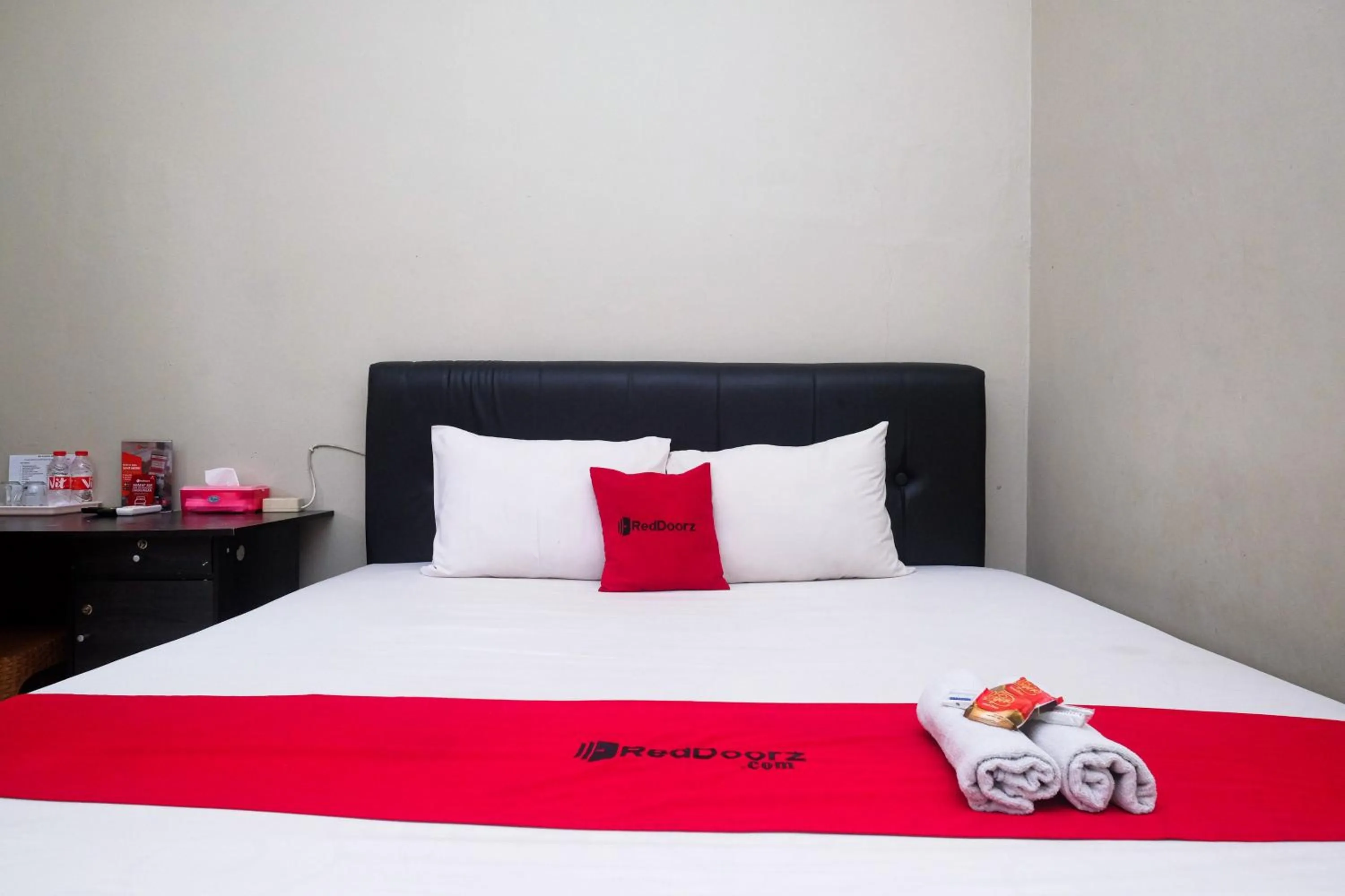 Bedroom, Bed in RedDoorz near Kampus UMP Purwokerto