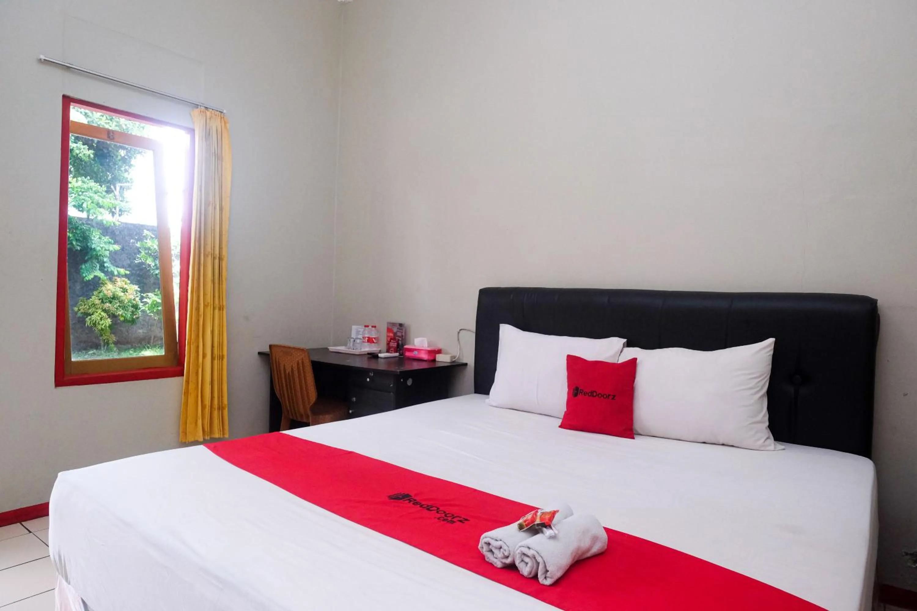 Bedroom, Bed in RedDoorz near Kampus UMP Purwokerto