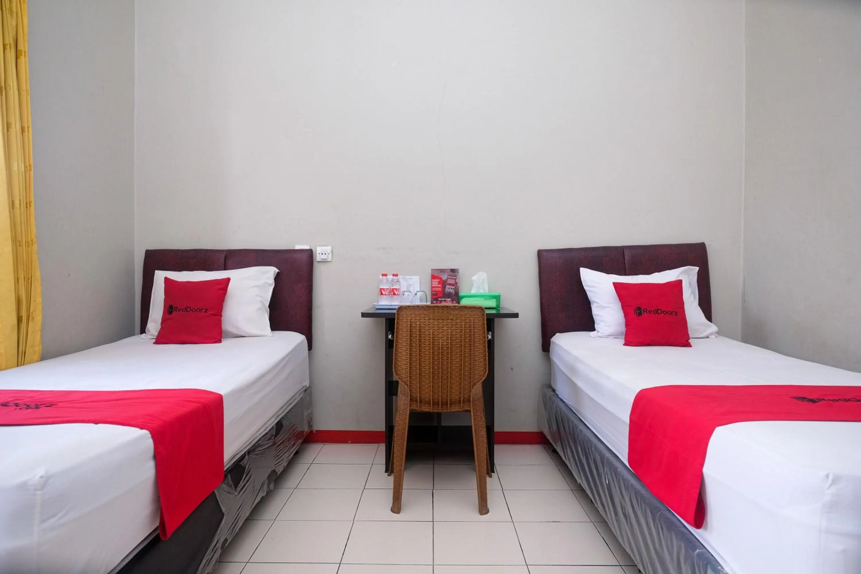 Bedroom, Bed in RedDoorz near Kampus UMP Purwokerto