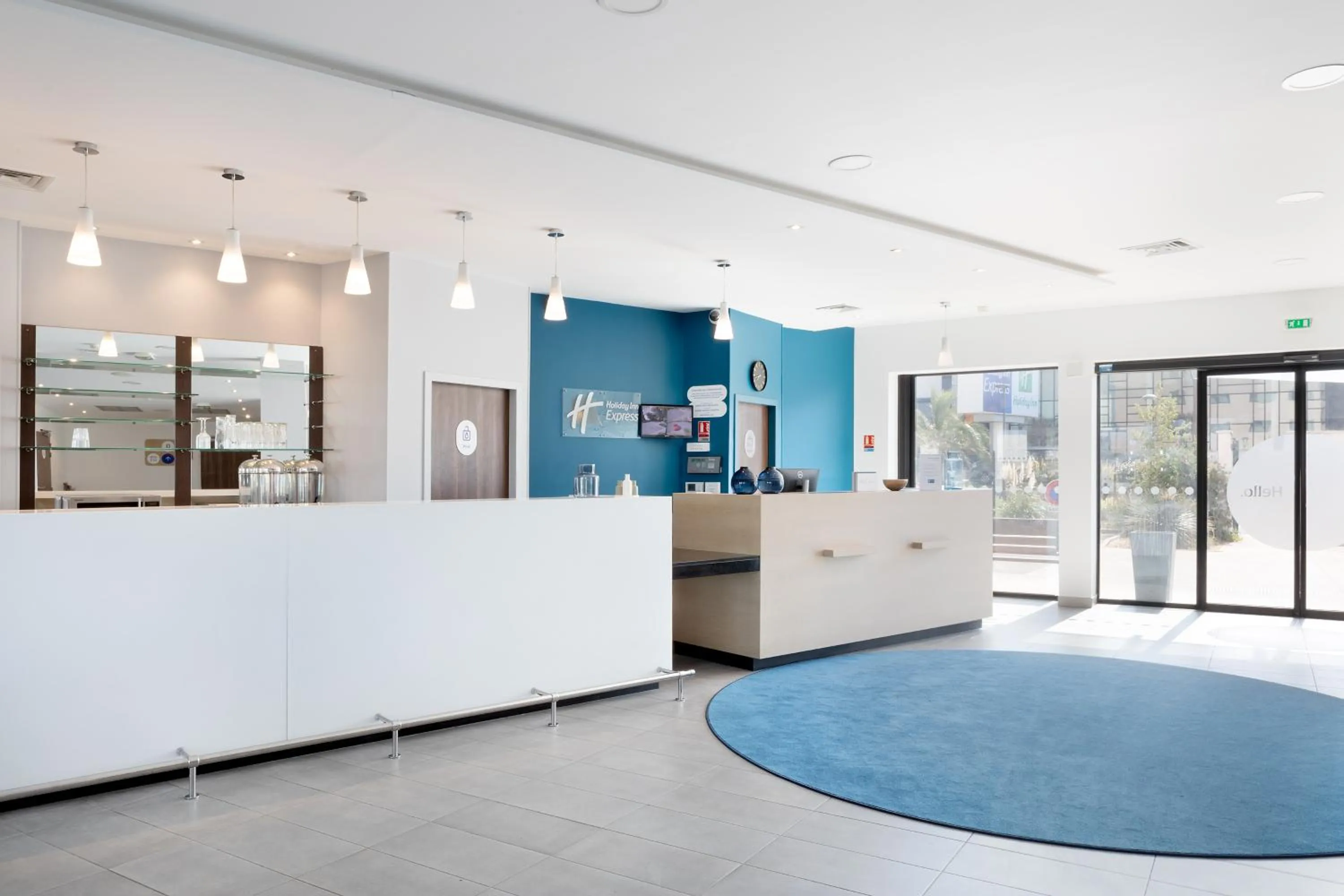 Lobby or reception in Holiday Inn Express - Marseille Airport by IHG