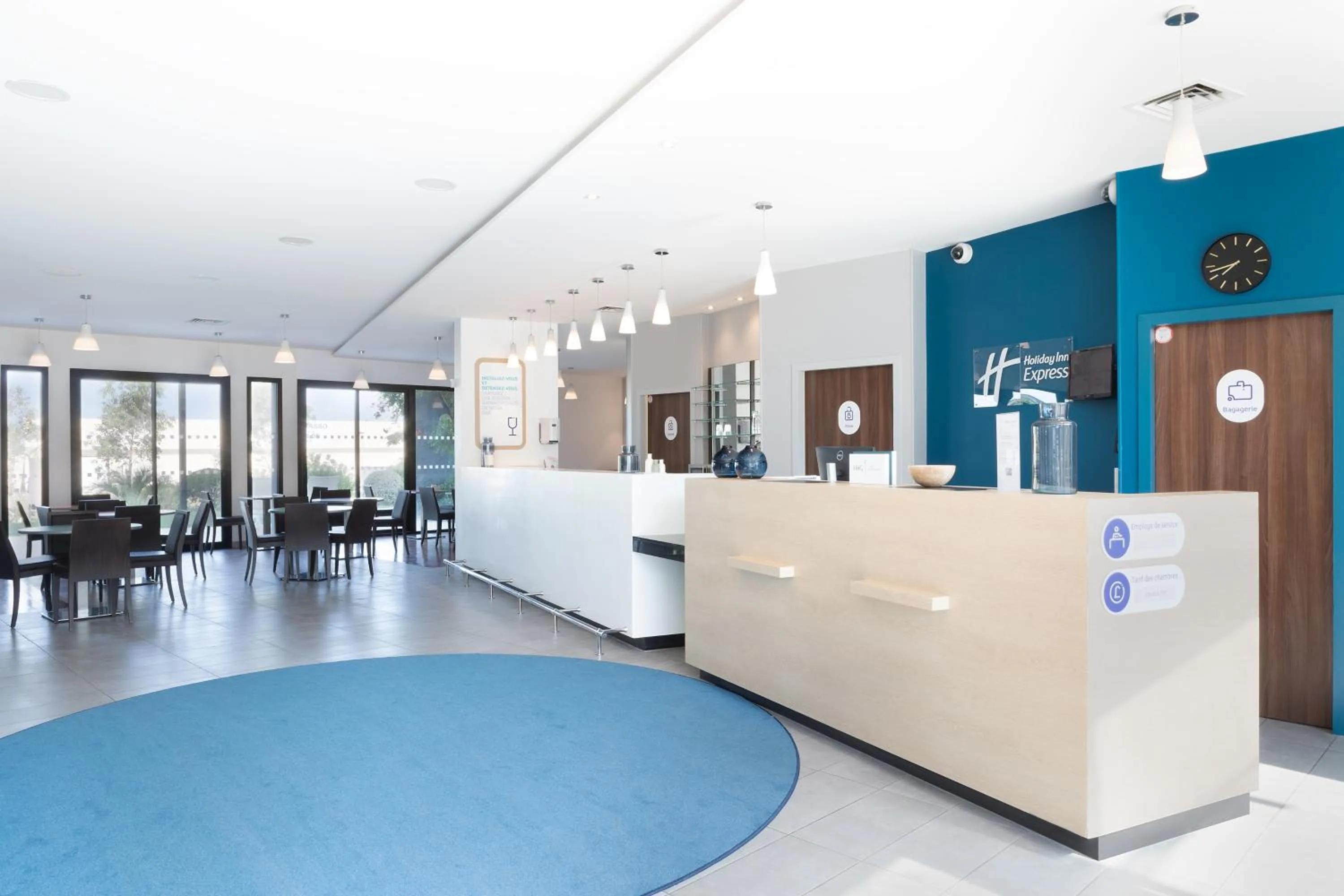 Lobby or reception in Holiday Inn Express - Marseille Airport by IHG