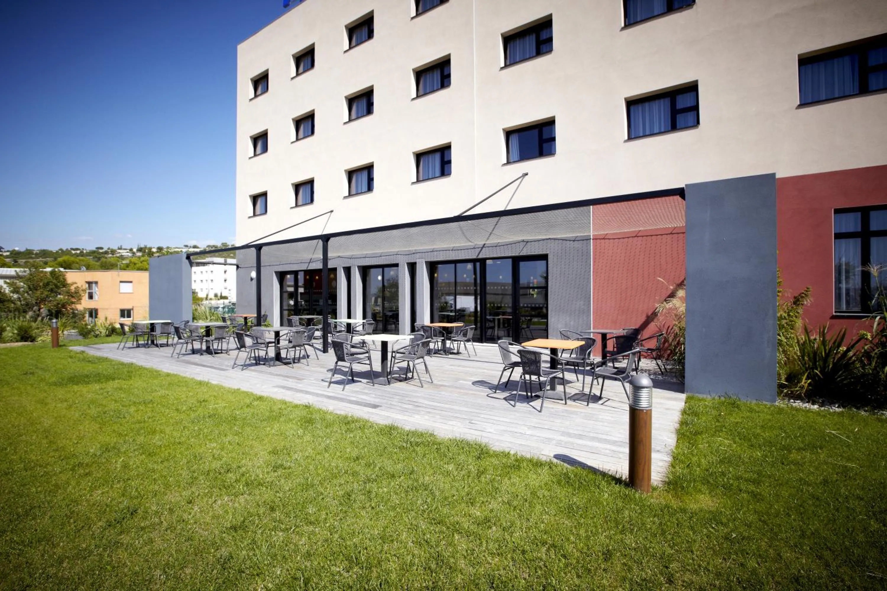 Patio in Holiday Inn Express - Marseille Airport by IHG