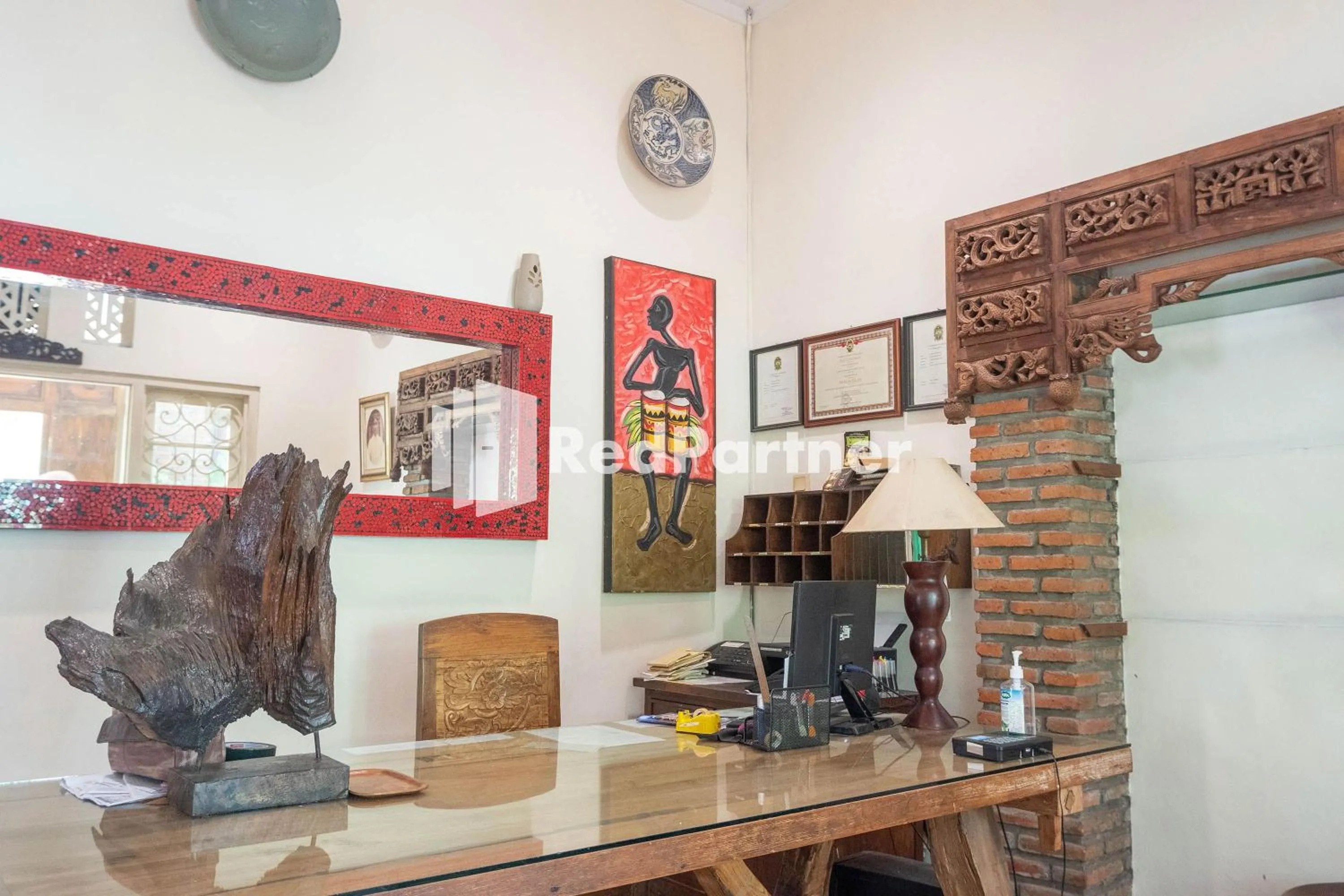 Lobby or reception in Monginsidi Guest House Syariah Malioboro Yogyakarta Mitra RedDoorz