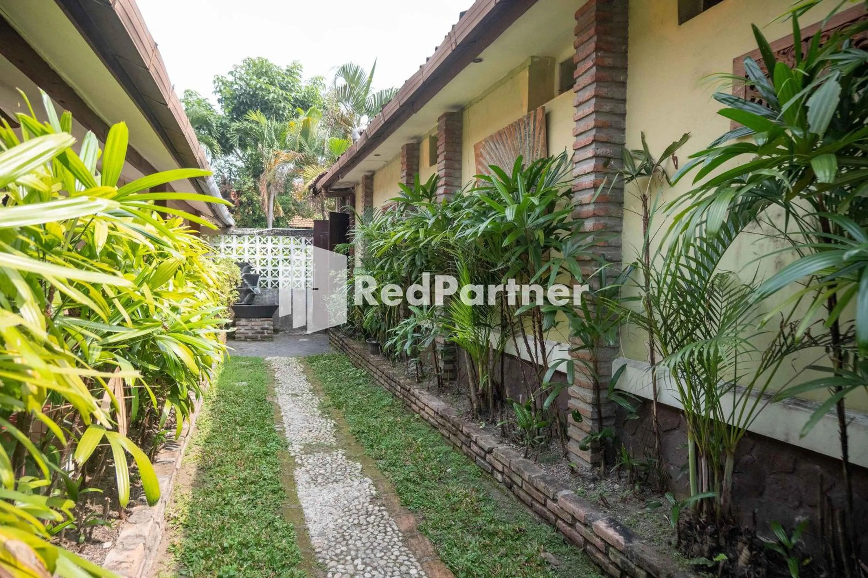 Patio in Monginsidi Guest House Syariah Malioboro Yogyakarta Mitra RedDoorz