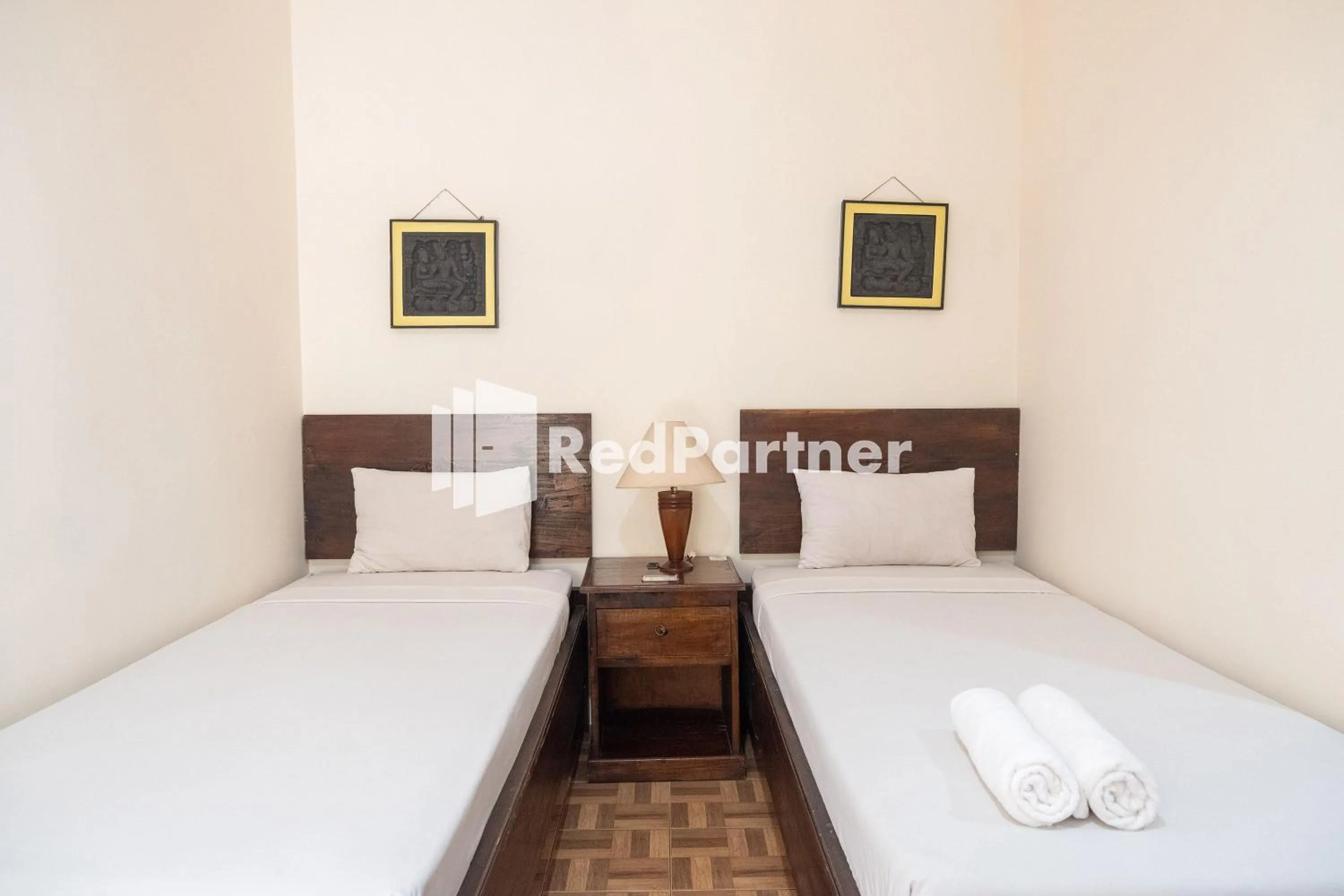 Bedroom, Bed in Monginsidi Guest House Syariah Malioboro Yogyakarta Mitra RedDoorz