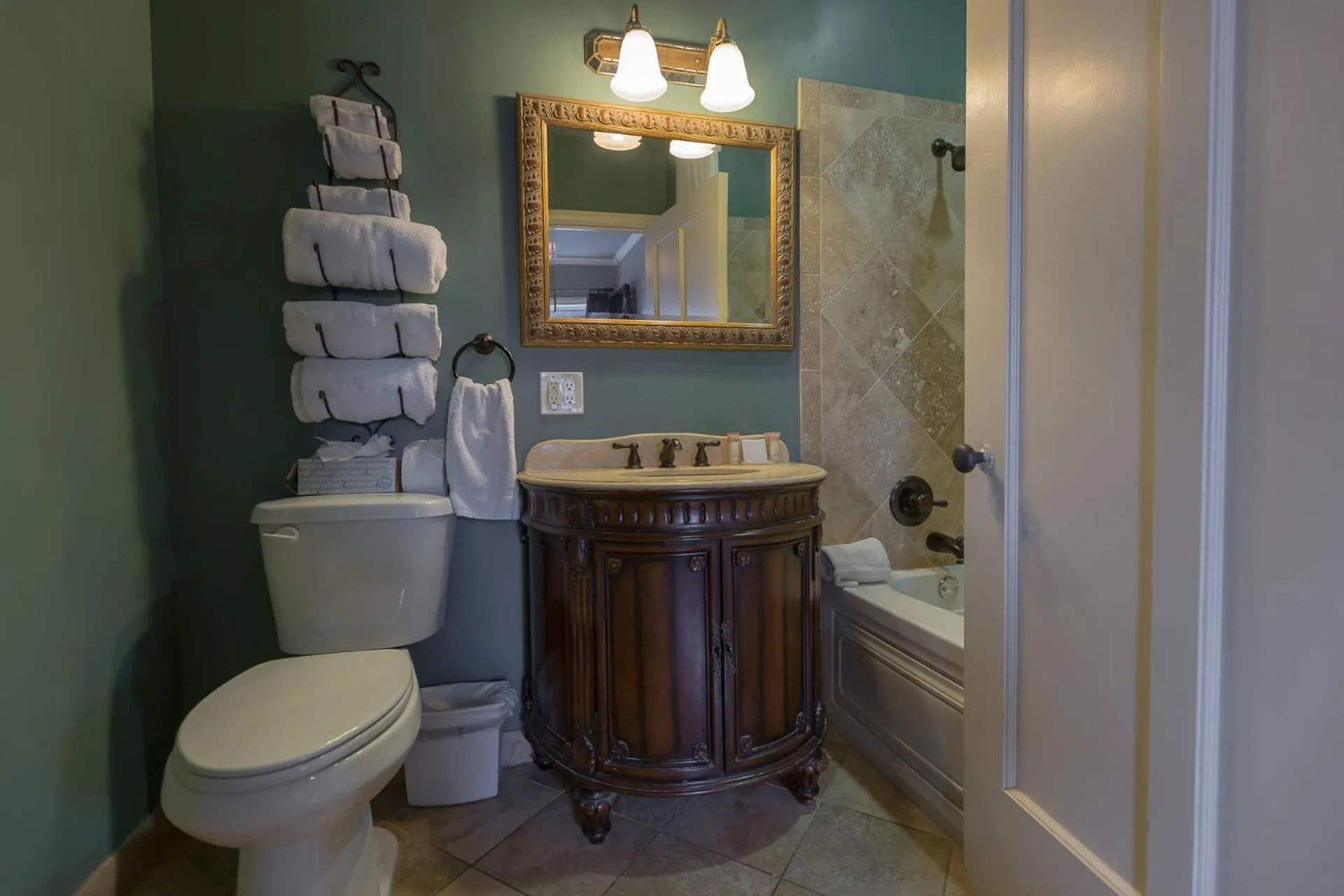 Shower in The Campbell Hotel