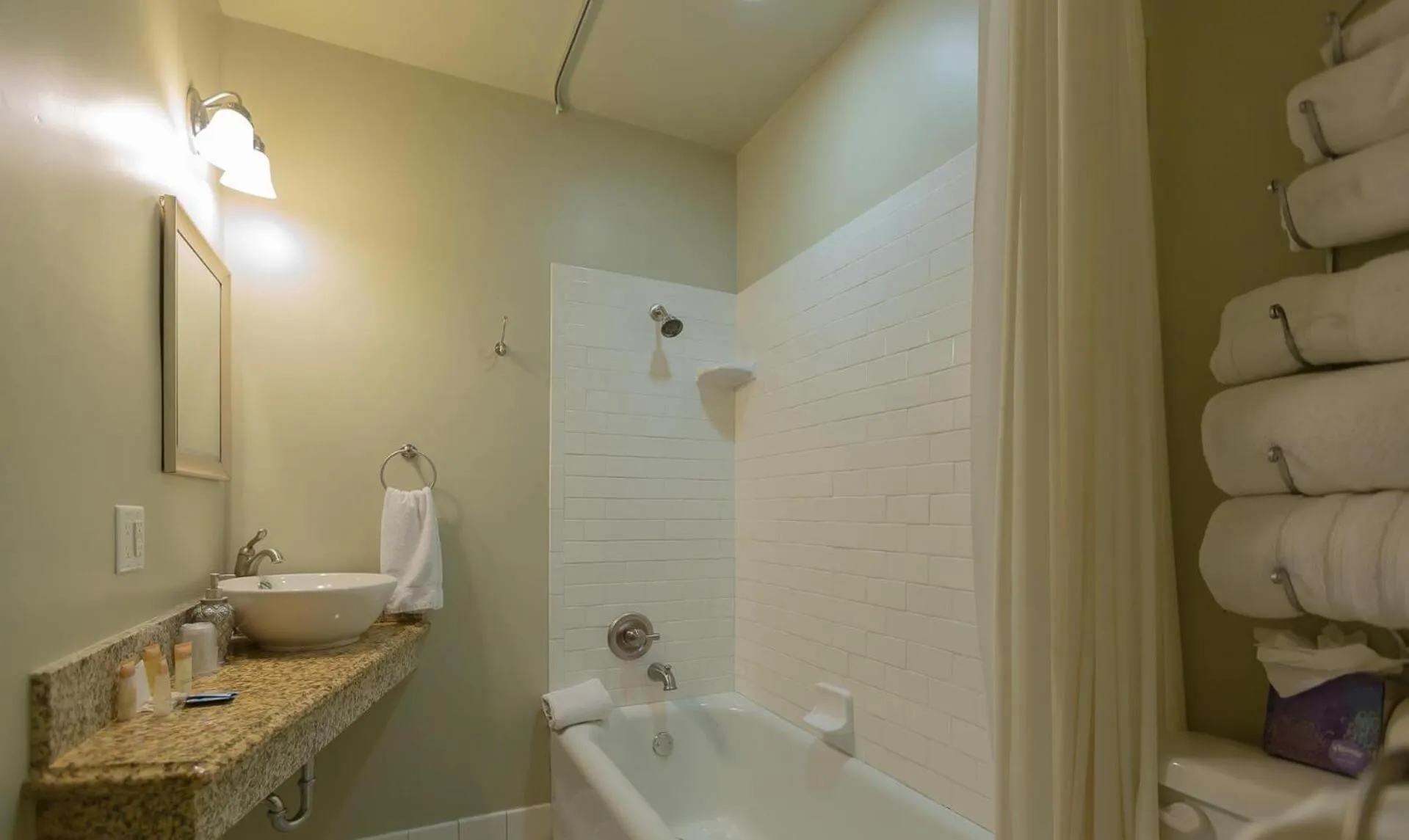 Shower in The Campbell Hotel