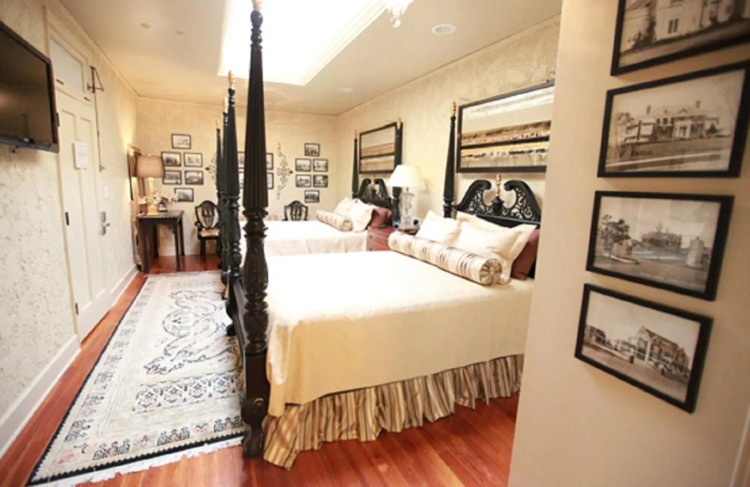 Photo of the whole room, Bed in The Campbell Hotel