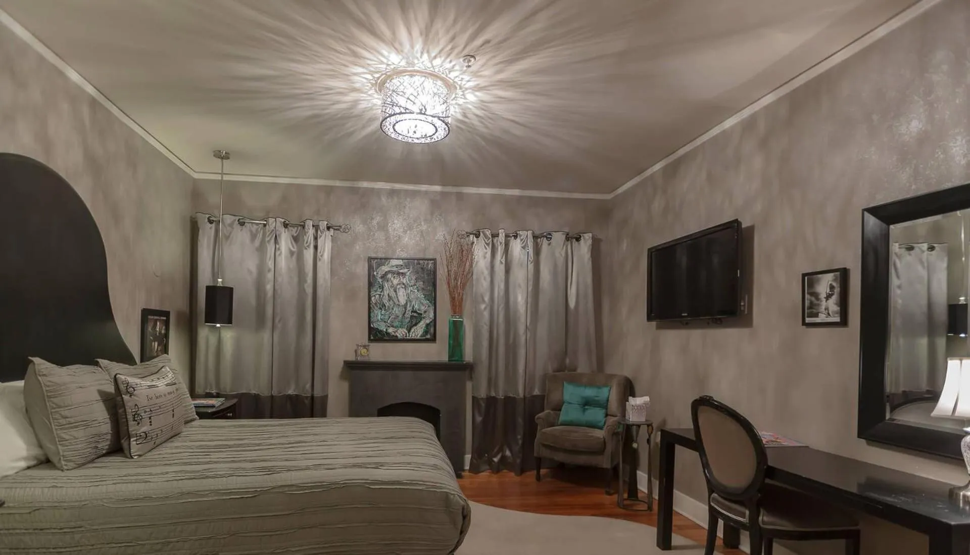 Bed in The Campbell Hotel