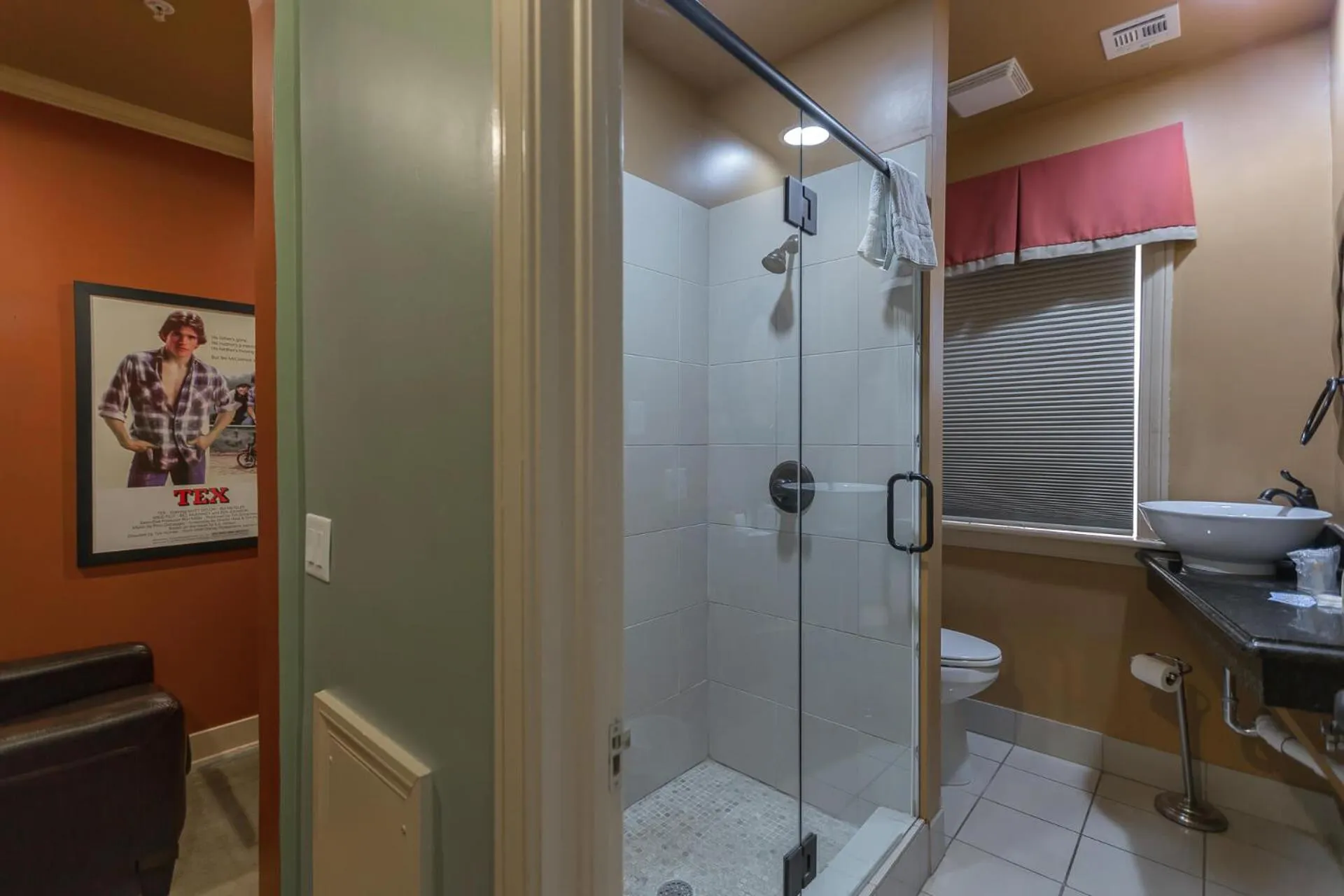 Shower in The Campbell Hotel